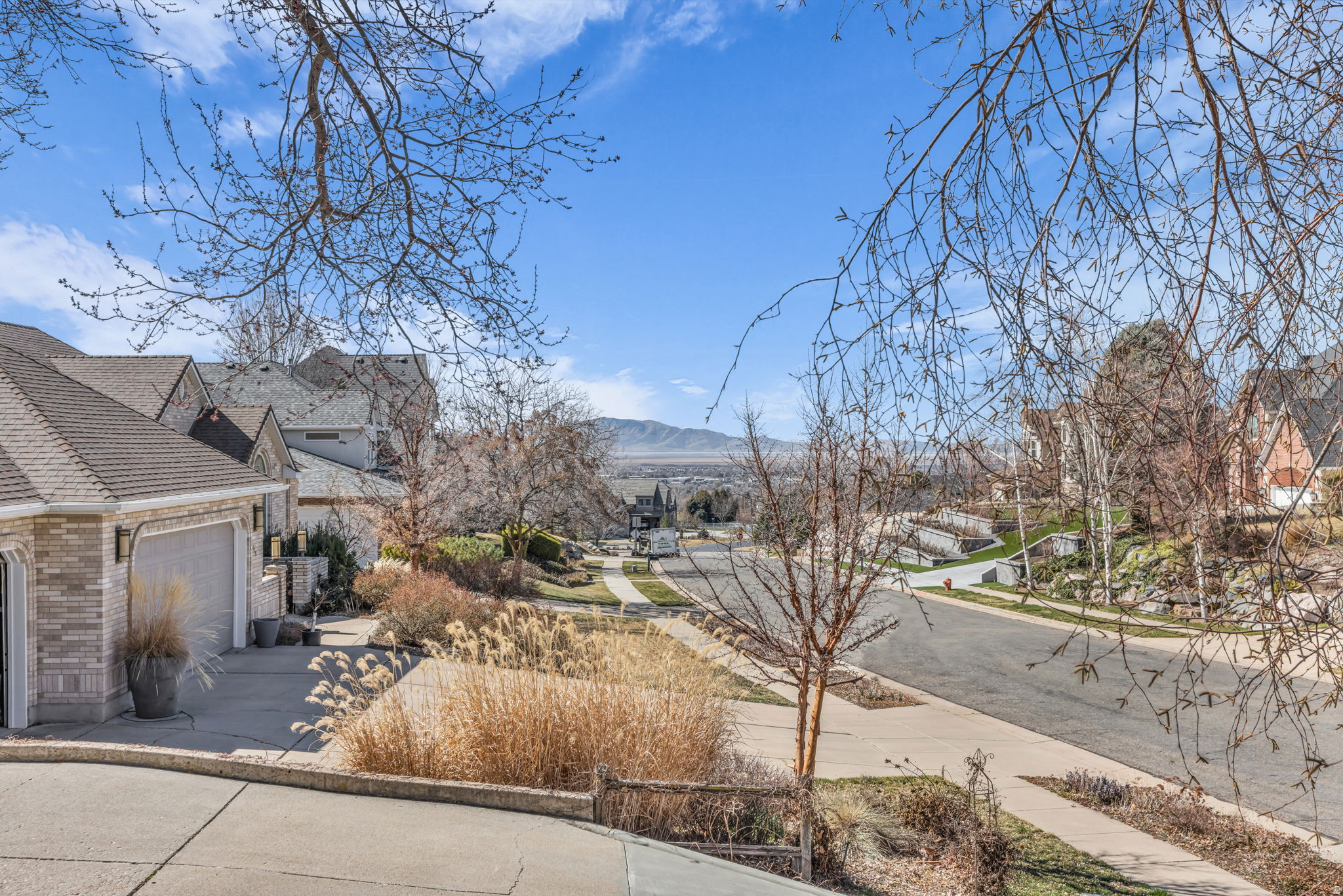 THORN-FIELD - Residential