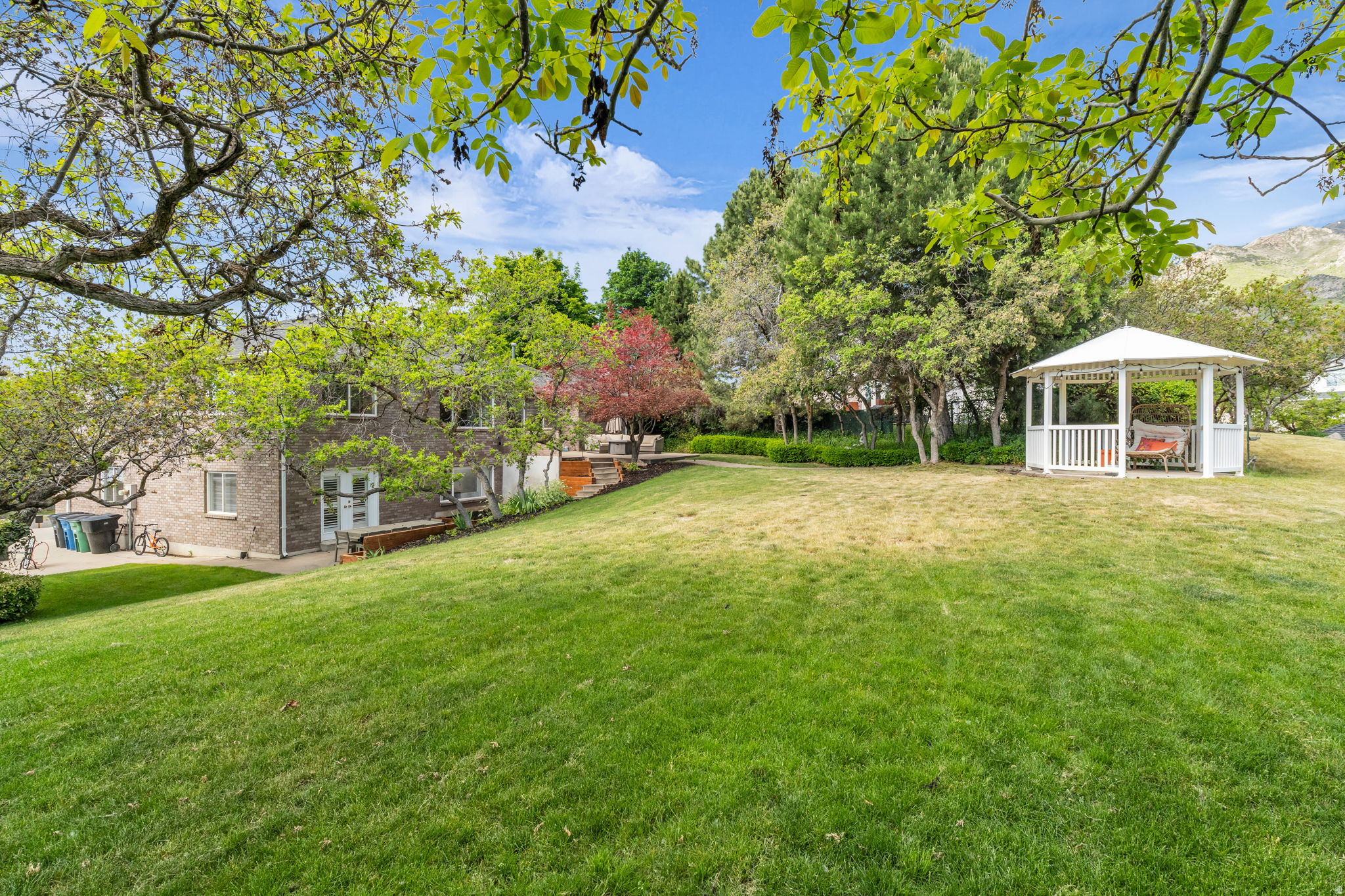 THORN-FIELD - Residential