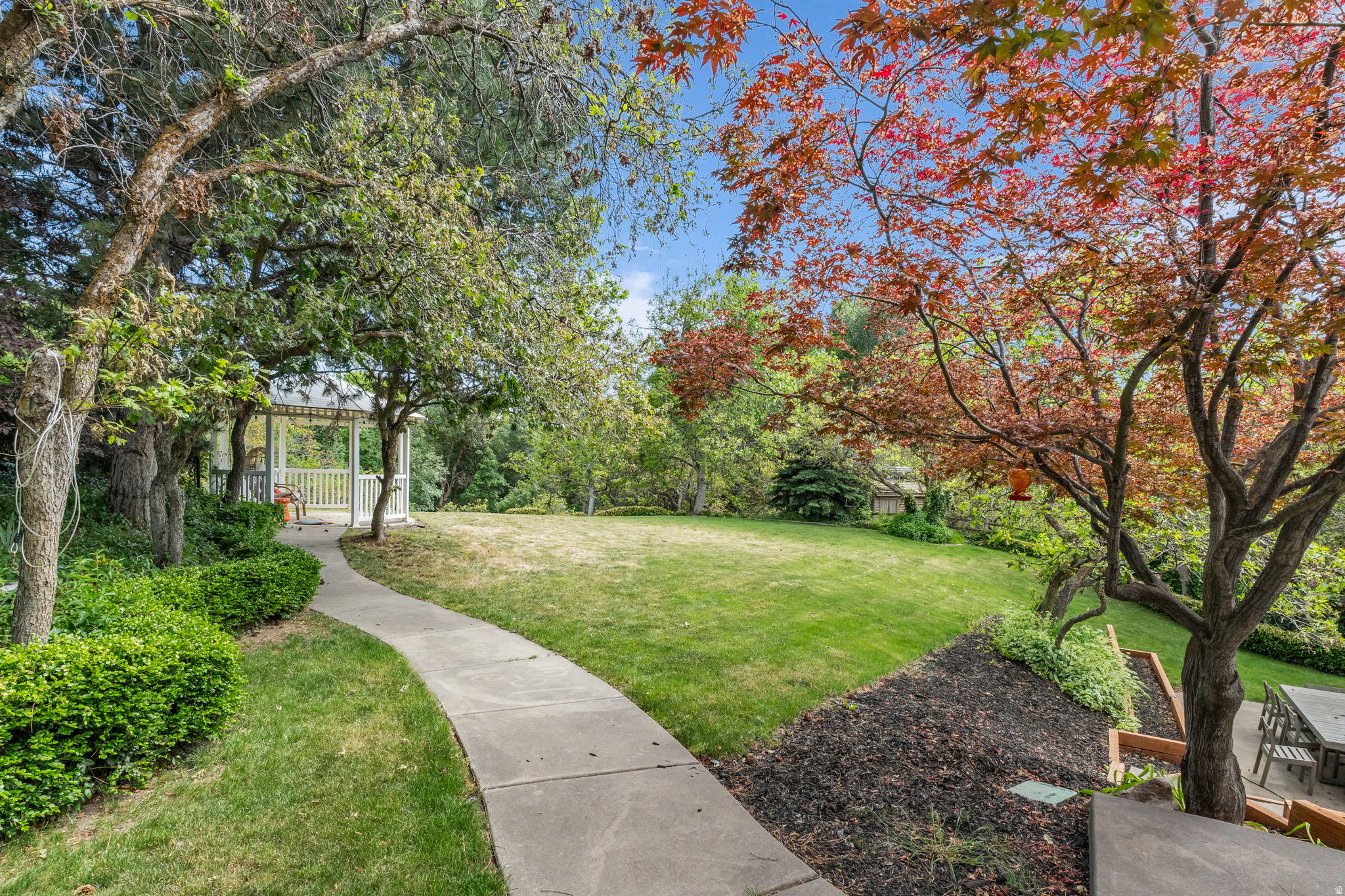 THORN-FIELD - Residential