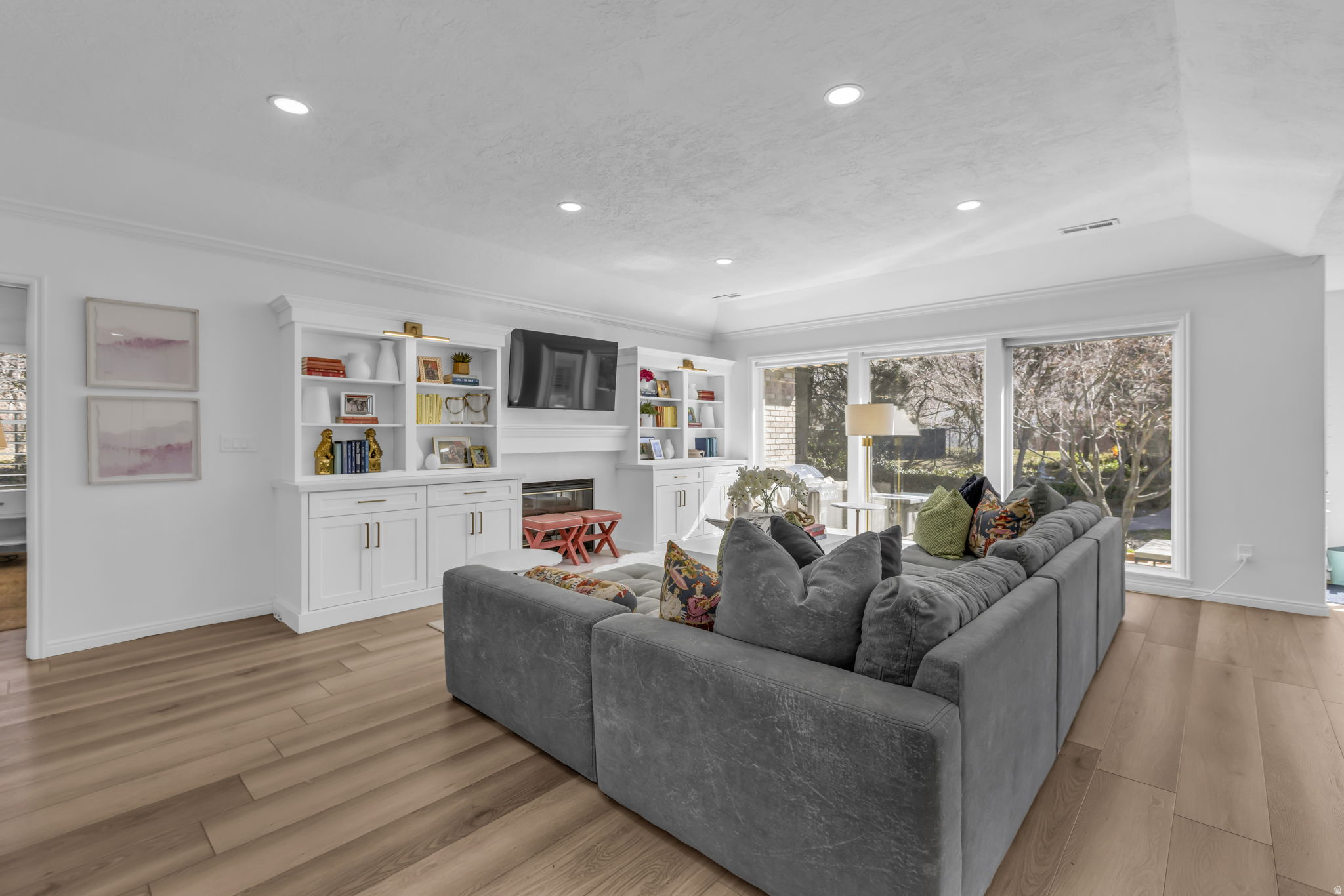 THORN-FIELD - Residential