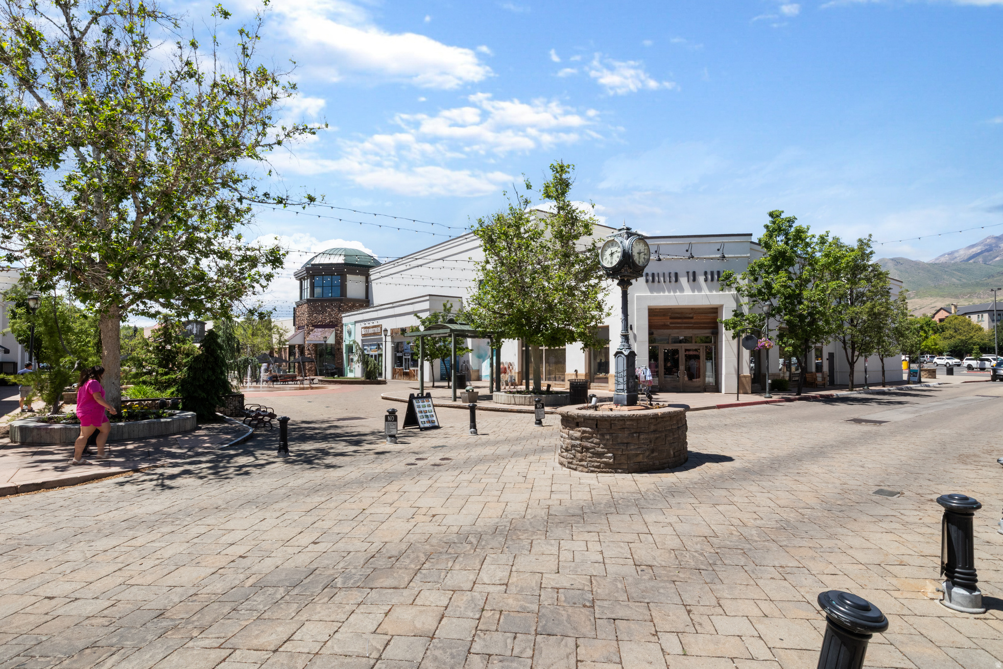RIVERWOODS - Residential