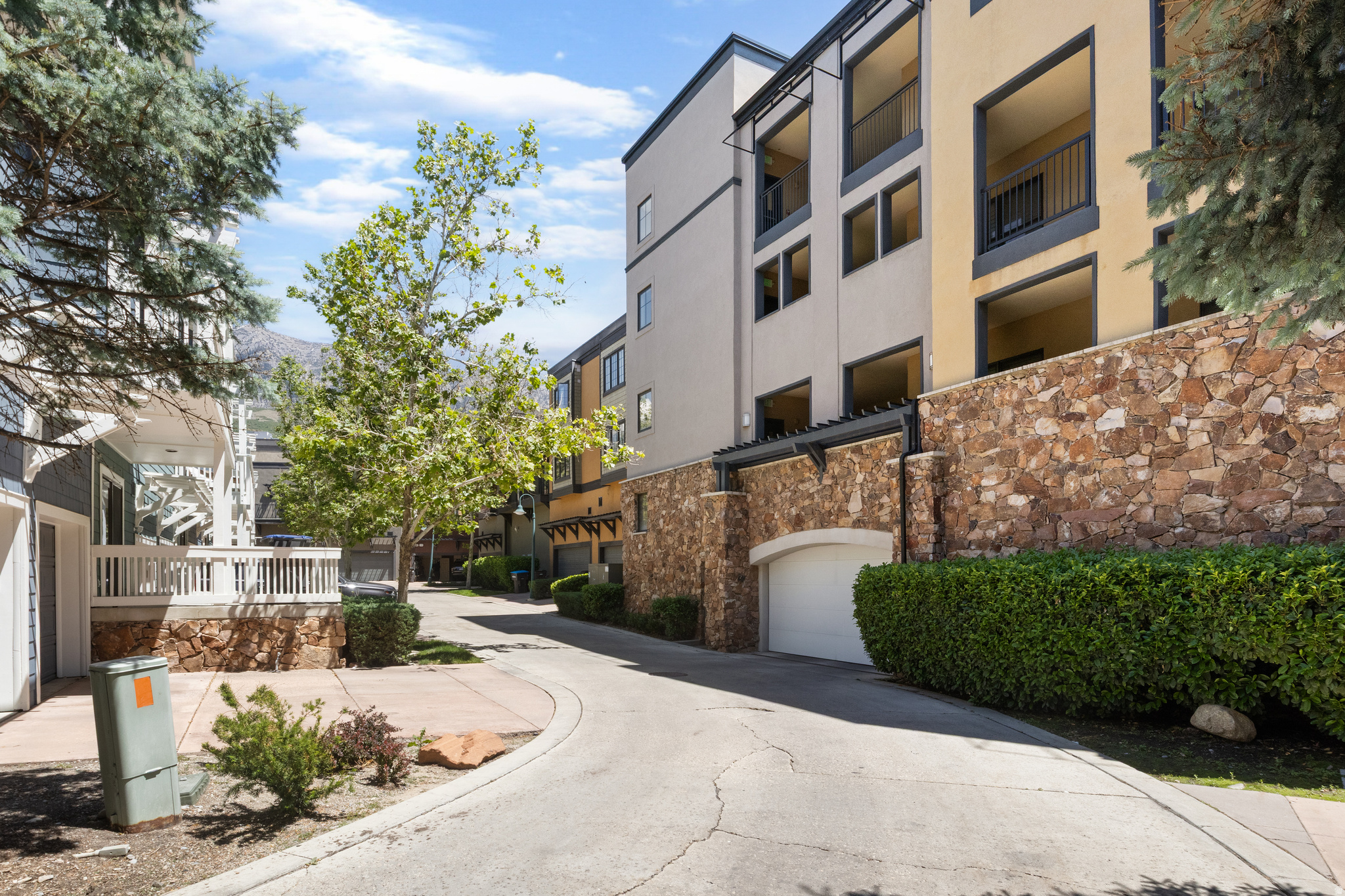 RIVERWOODS - Residential