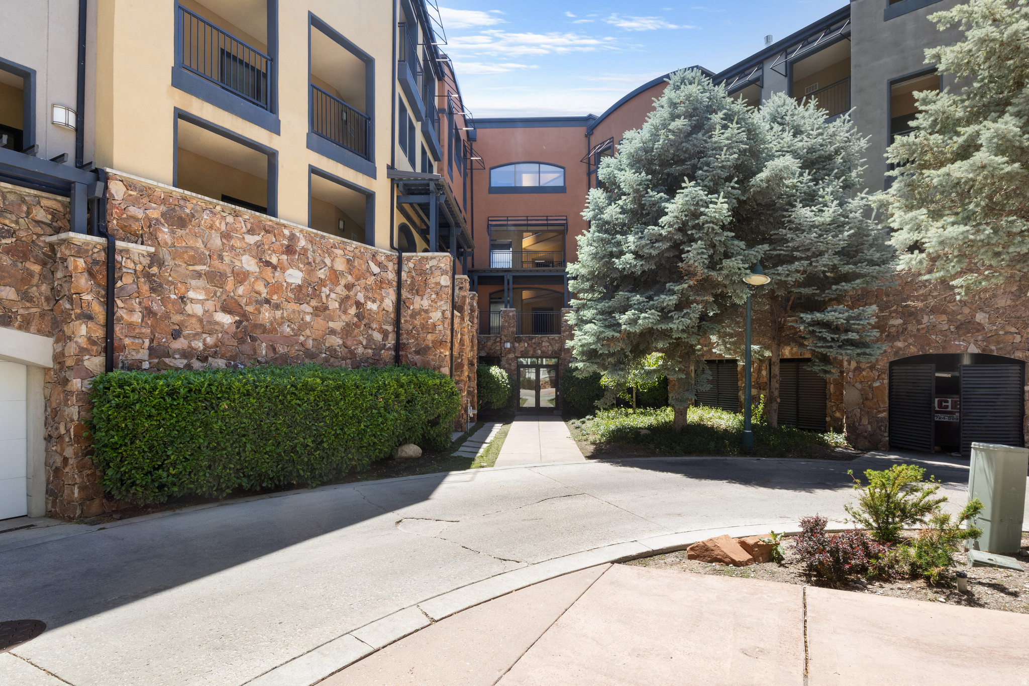 RIVERWOODS - Residential