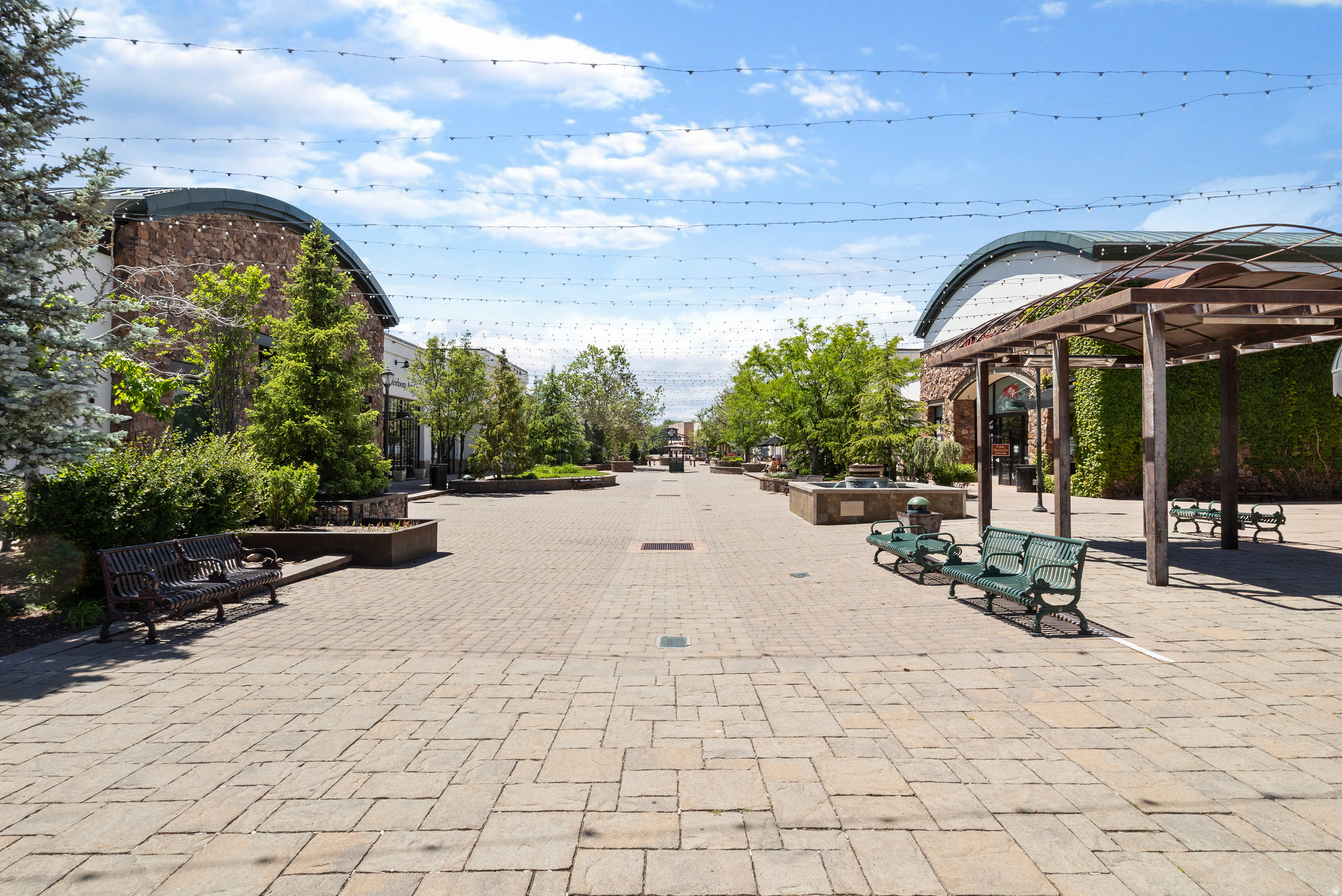 RIVERWOODS - Residential