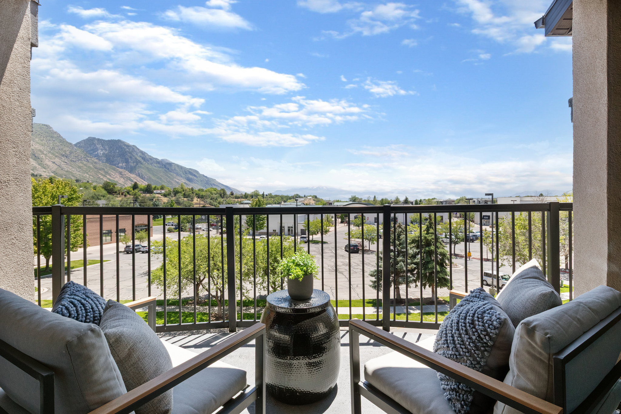 RIVERWOODS - Residential