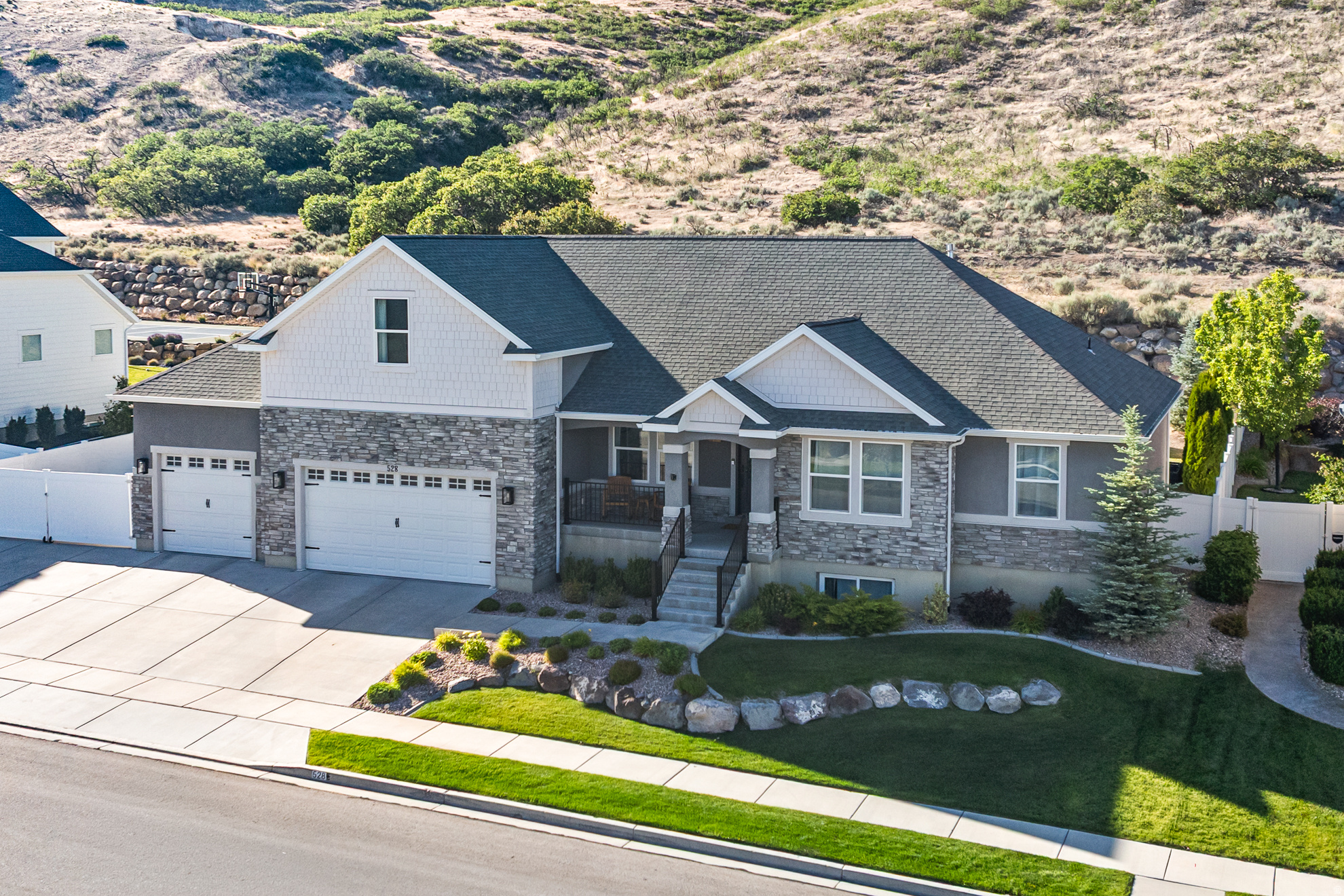 CANYON HILLS - Residential