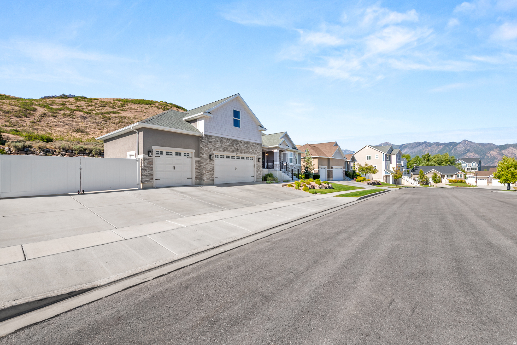 CANYON HILLS - Residential