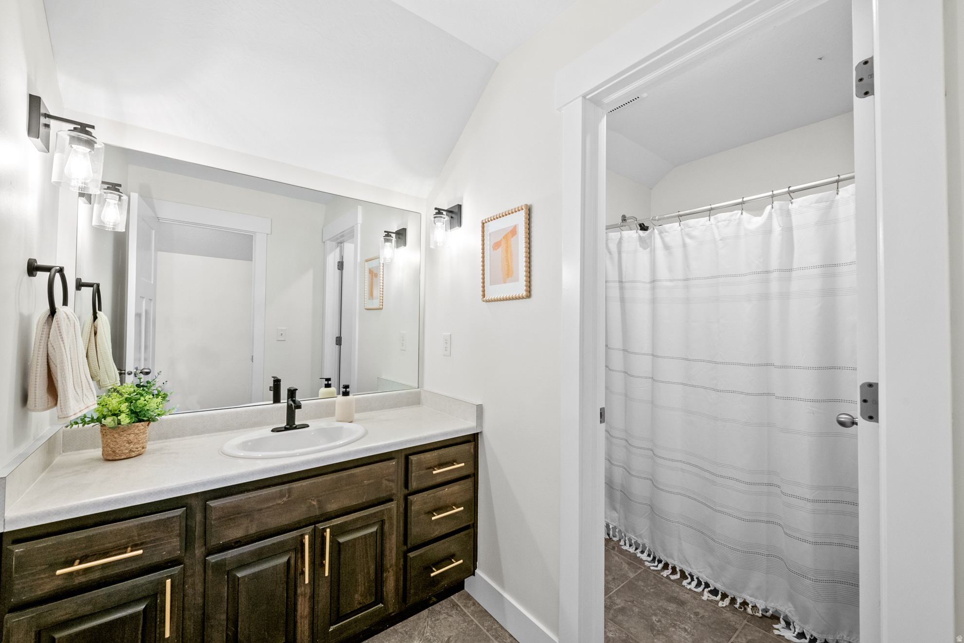 CANYON HILLS - Residential
