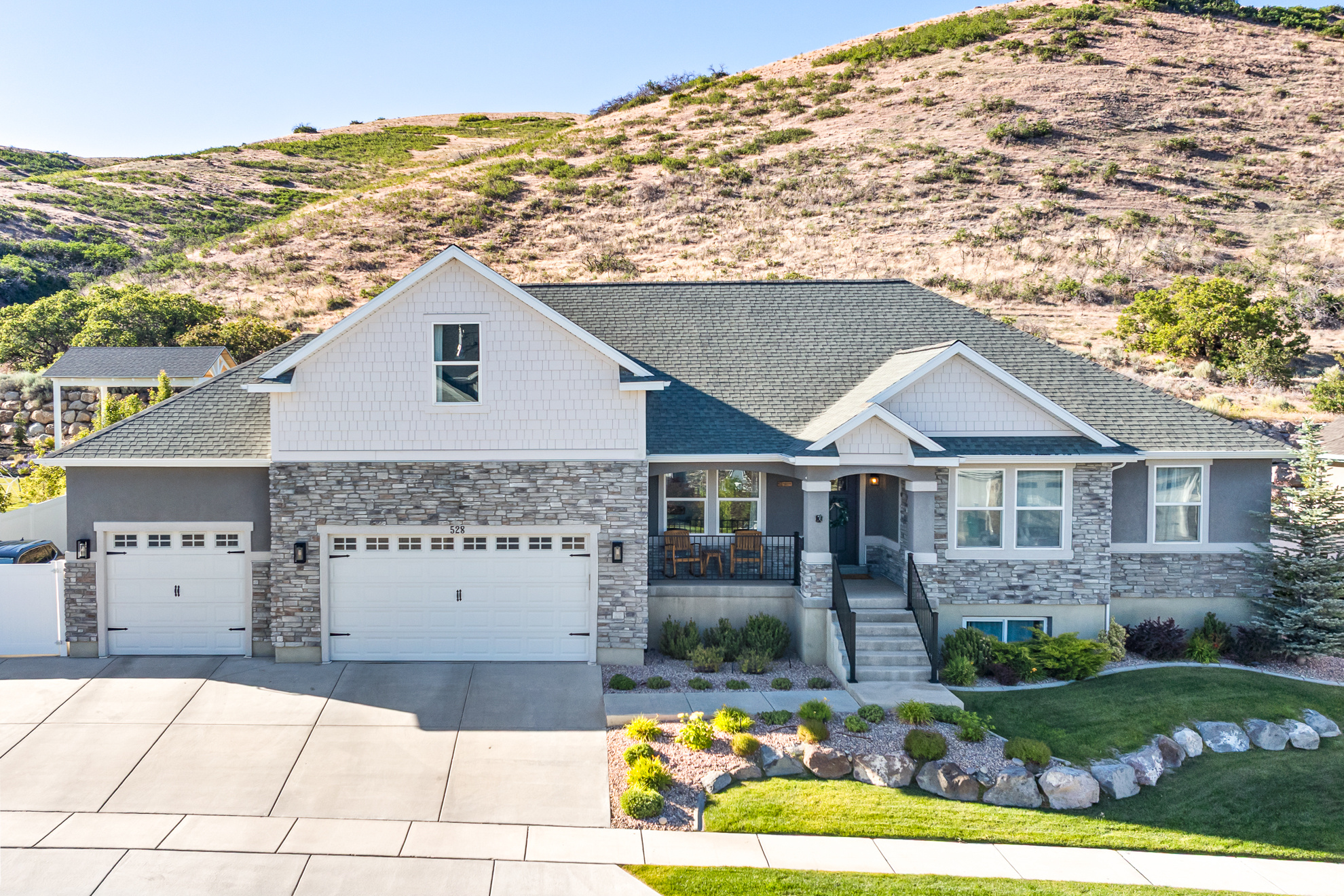 CANYON HILLS - Residential