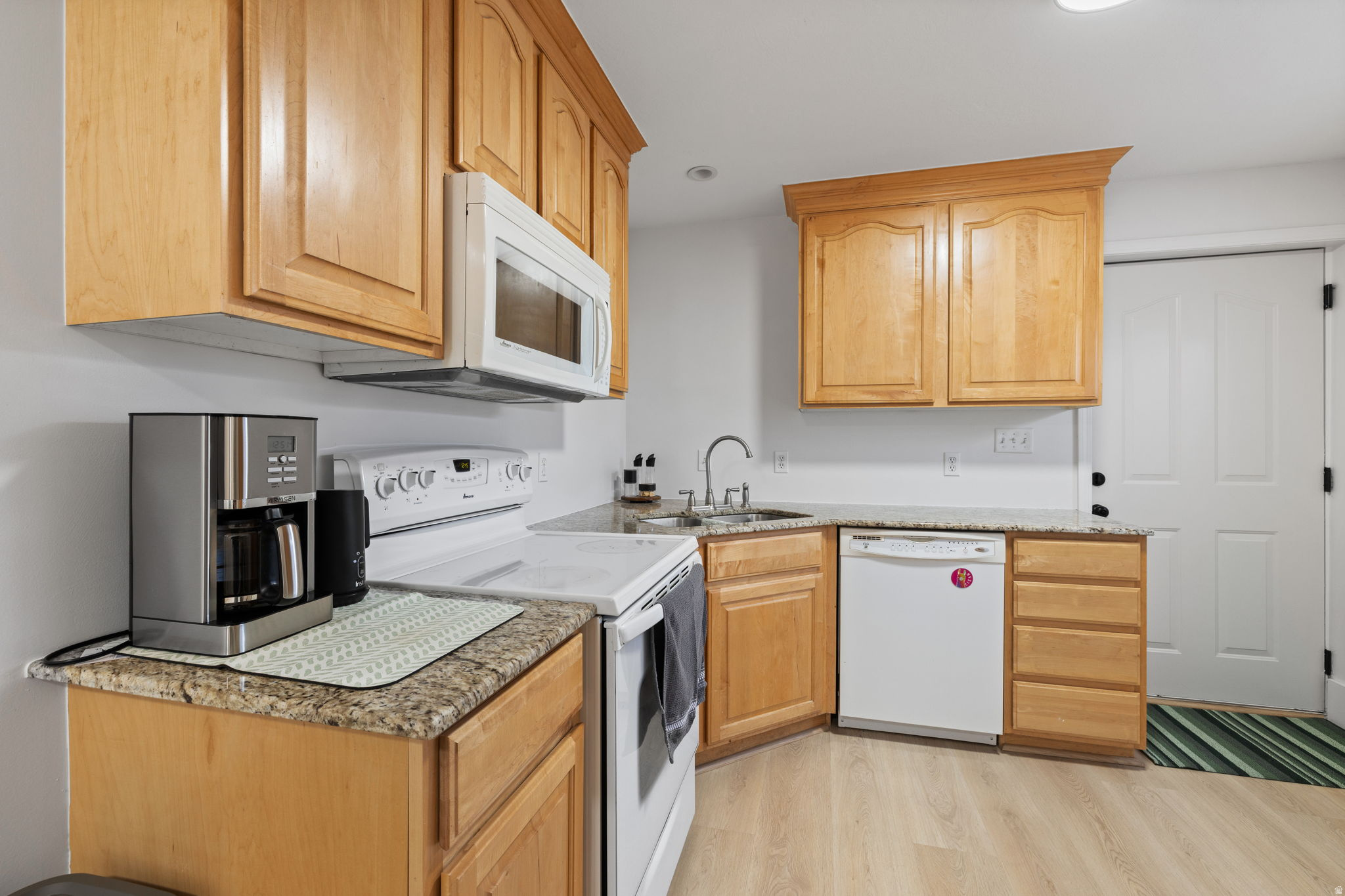 COUNTRY CLASSIC ESTATES - Residential