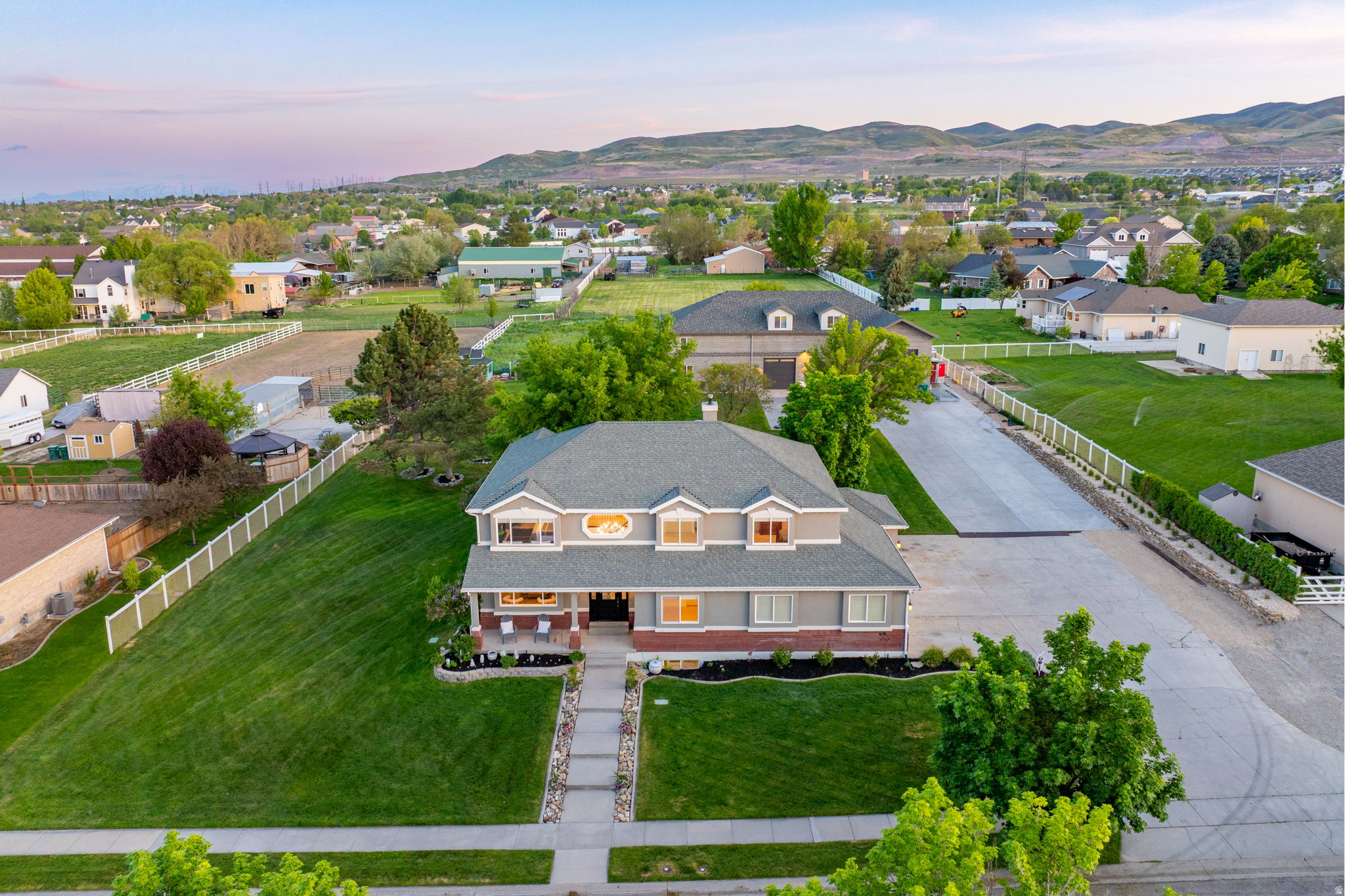 COUNTRY CLASSIC ESTATES - Residential