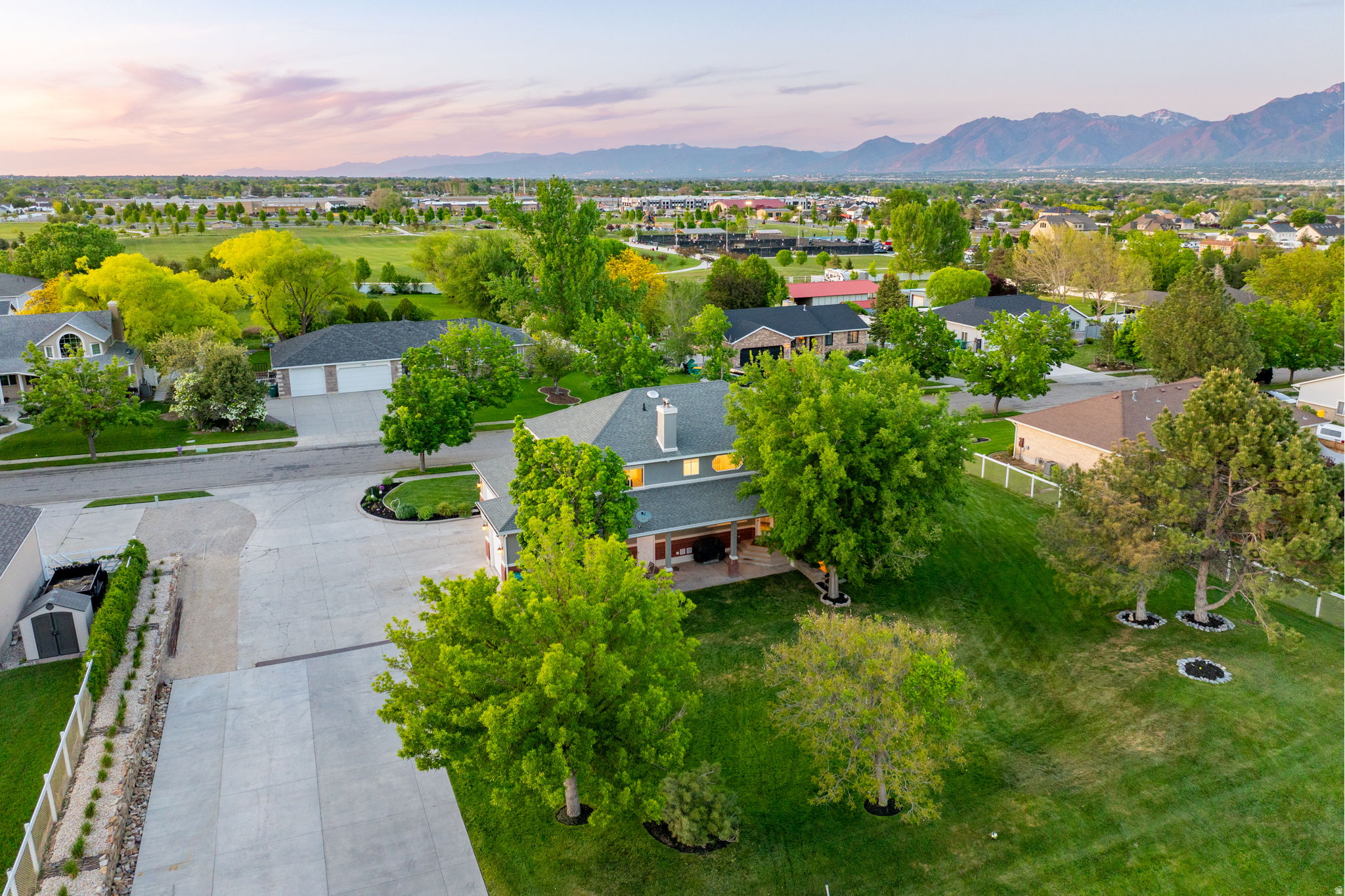 COUNTRY CLASSIC ESTATES - Residential