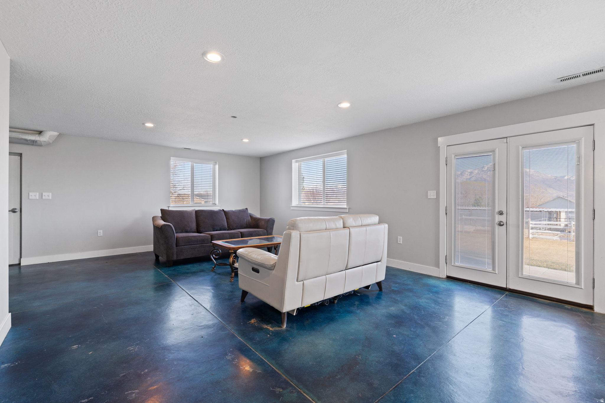 COUNTRY CLASSIC ESTATES - Residential