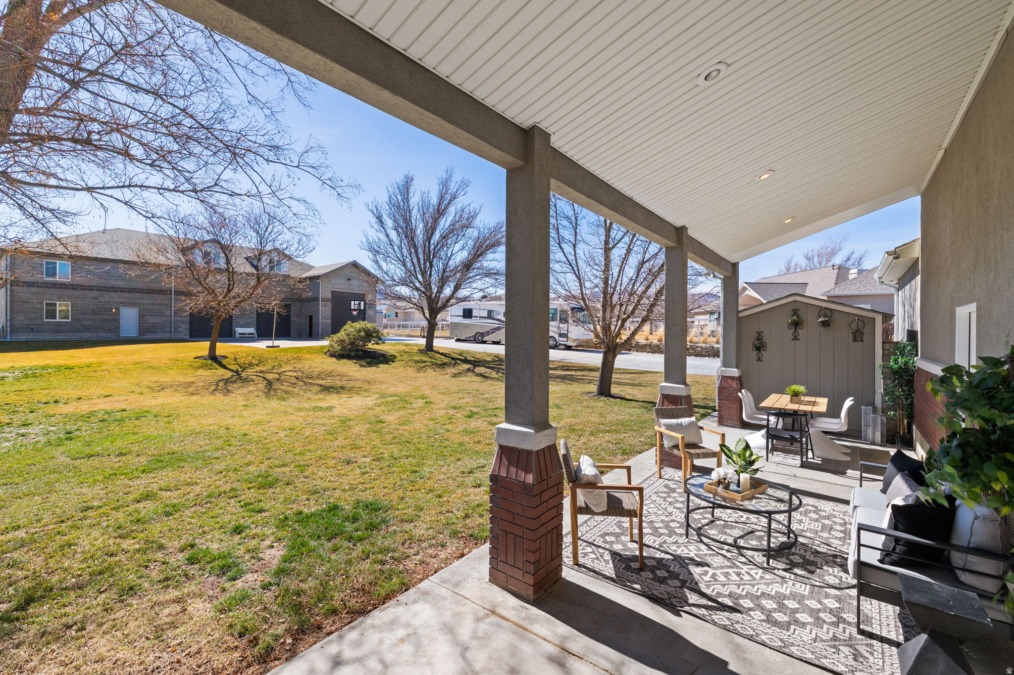 COUNTRY CLASSIC ESTATES - Residential