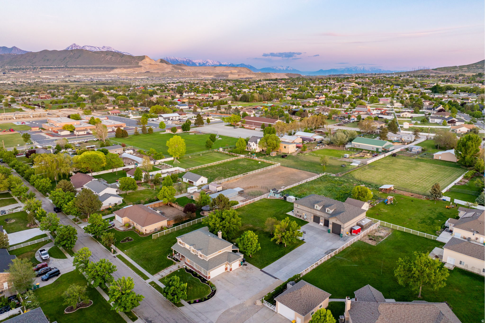 COUNTRY CLASSIC ESTATES - Residential