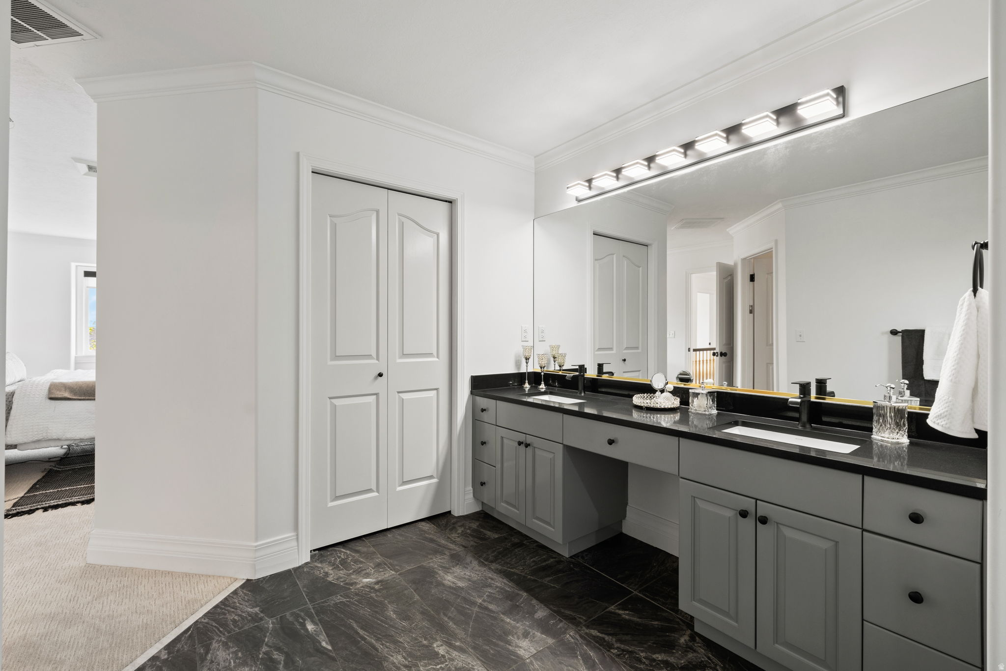 COUNTRY CLASSIC ESTATES - Residential