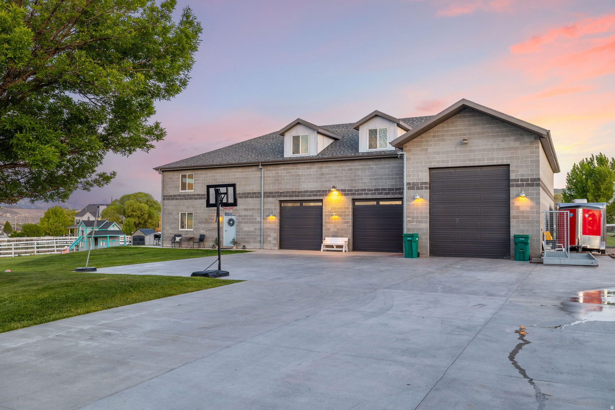 COUNTRY CLASSIC ESTATES - Residential