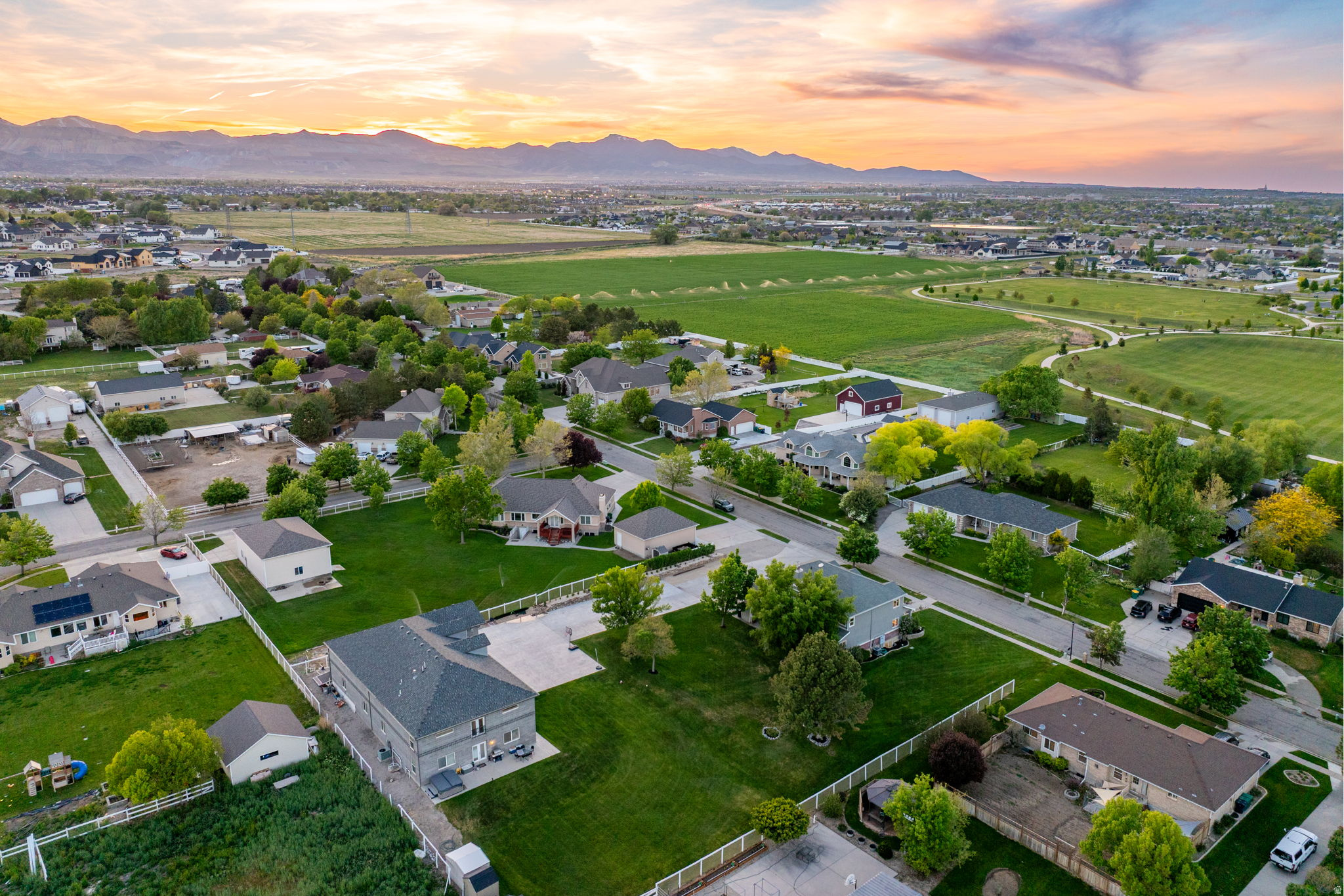 COUNTRY CLASSIC ESTATES - Residential