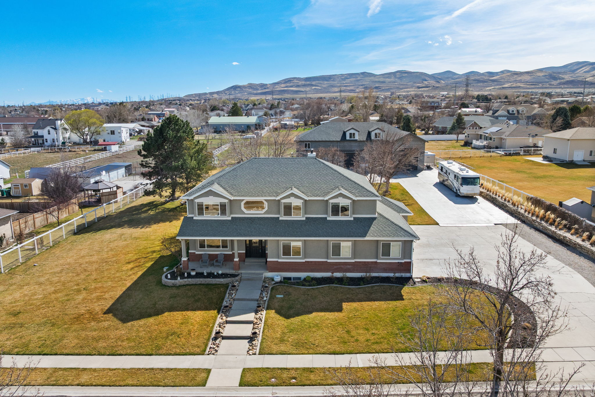 COUNTRY CLASSIC ESTATES - Residential