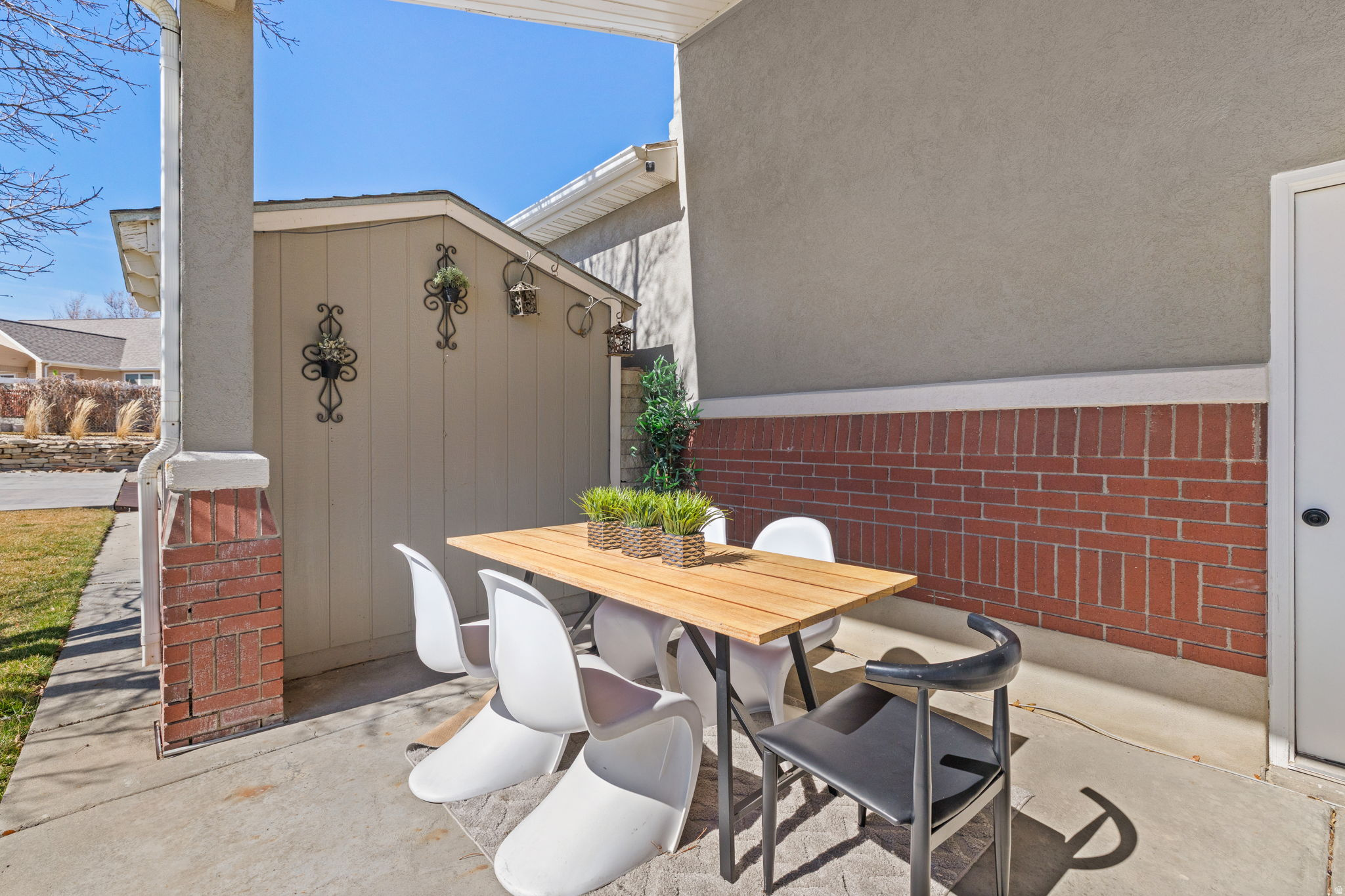 COUNTRY CLASSIC ESTATES - Residential