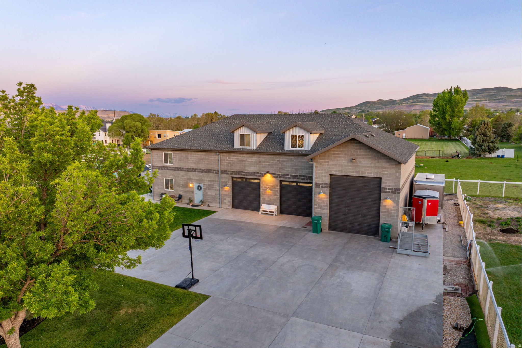 COUNTRY CLASSIC ESTATES - Residential
