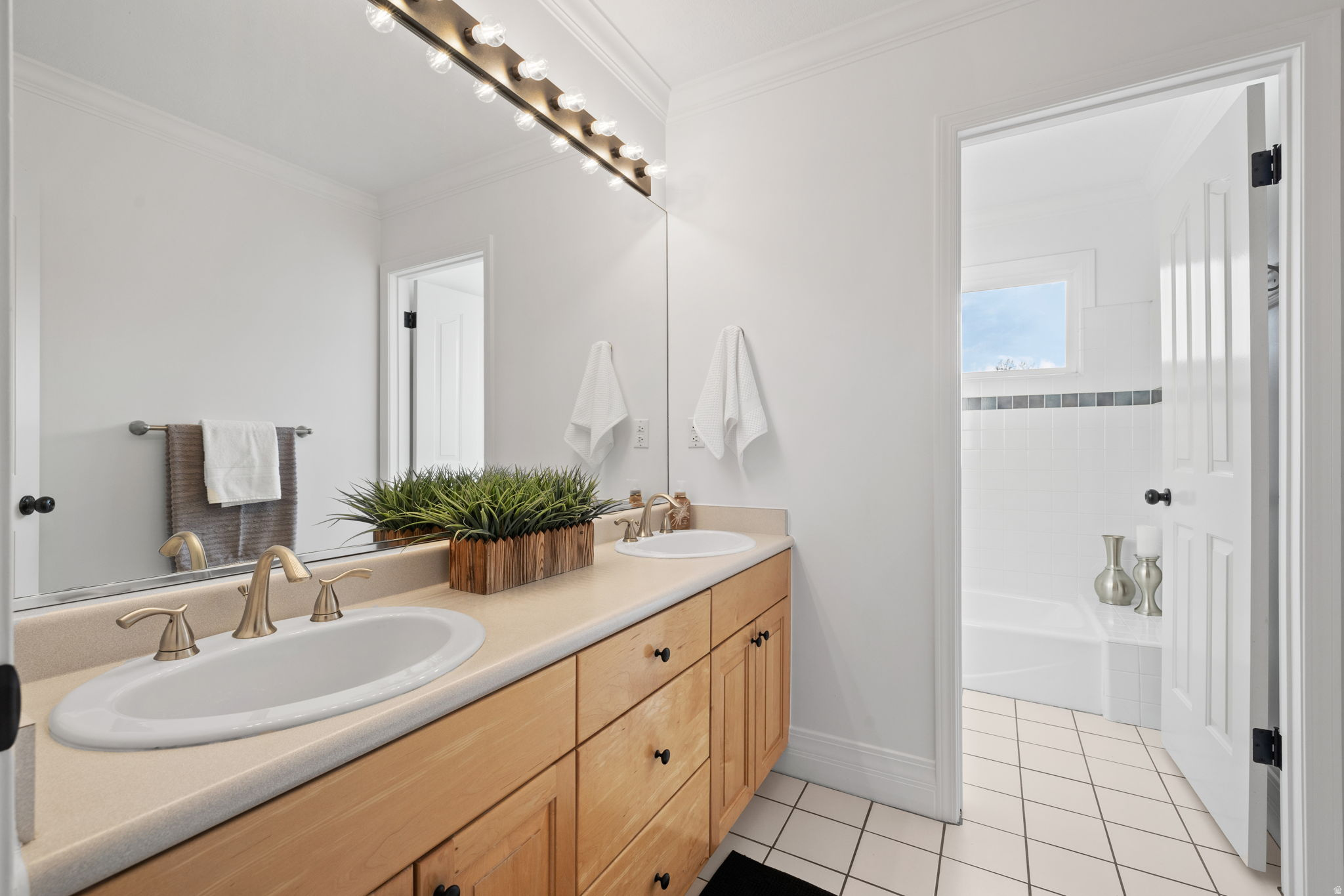 COUNTRY CLASSIC ESTATES - Residential