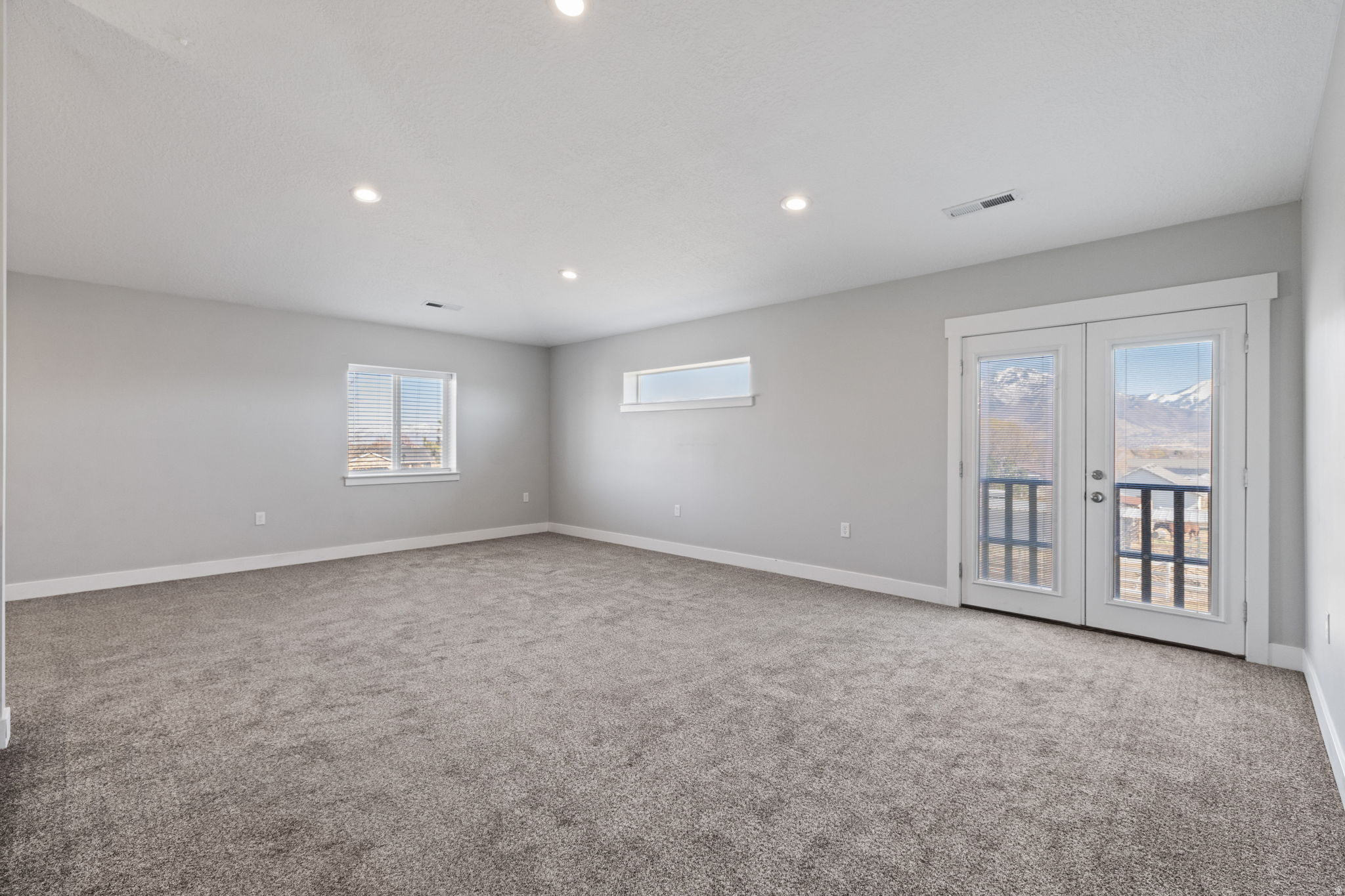 COUNTRY CLASSIC ESTATES - Residential