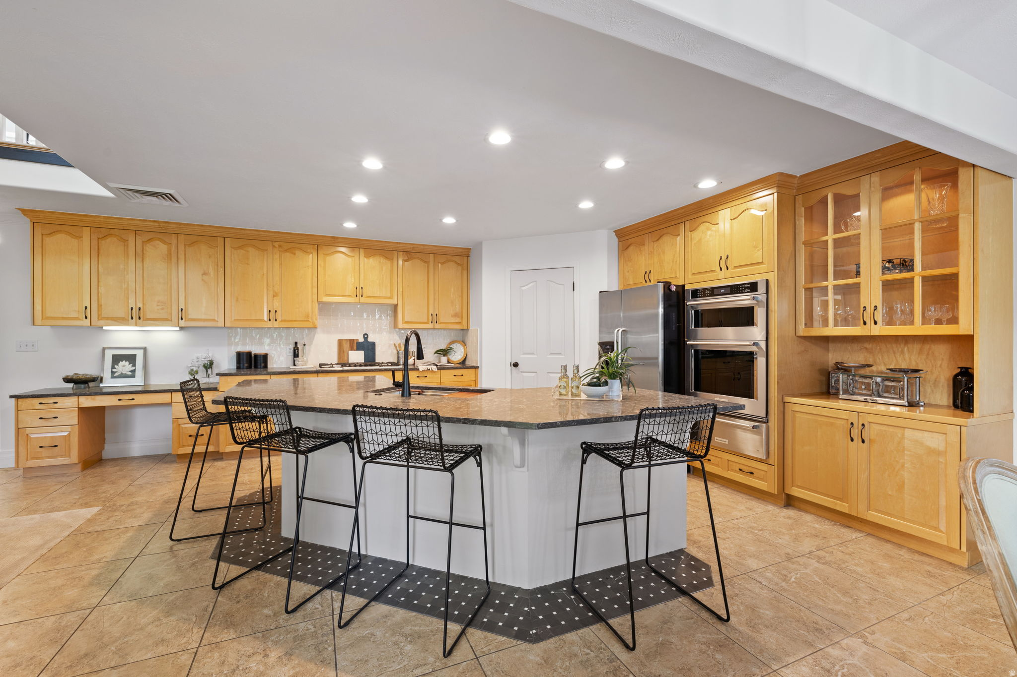 COUNTRY CLASSIC ESTATES - Residential
