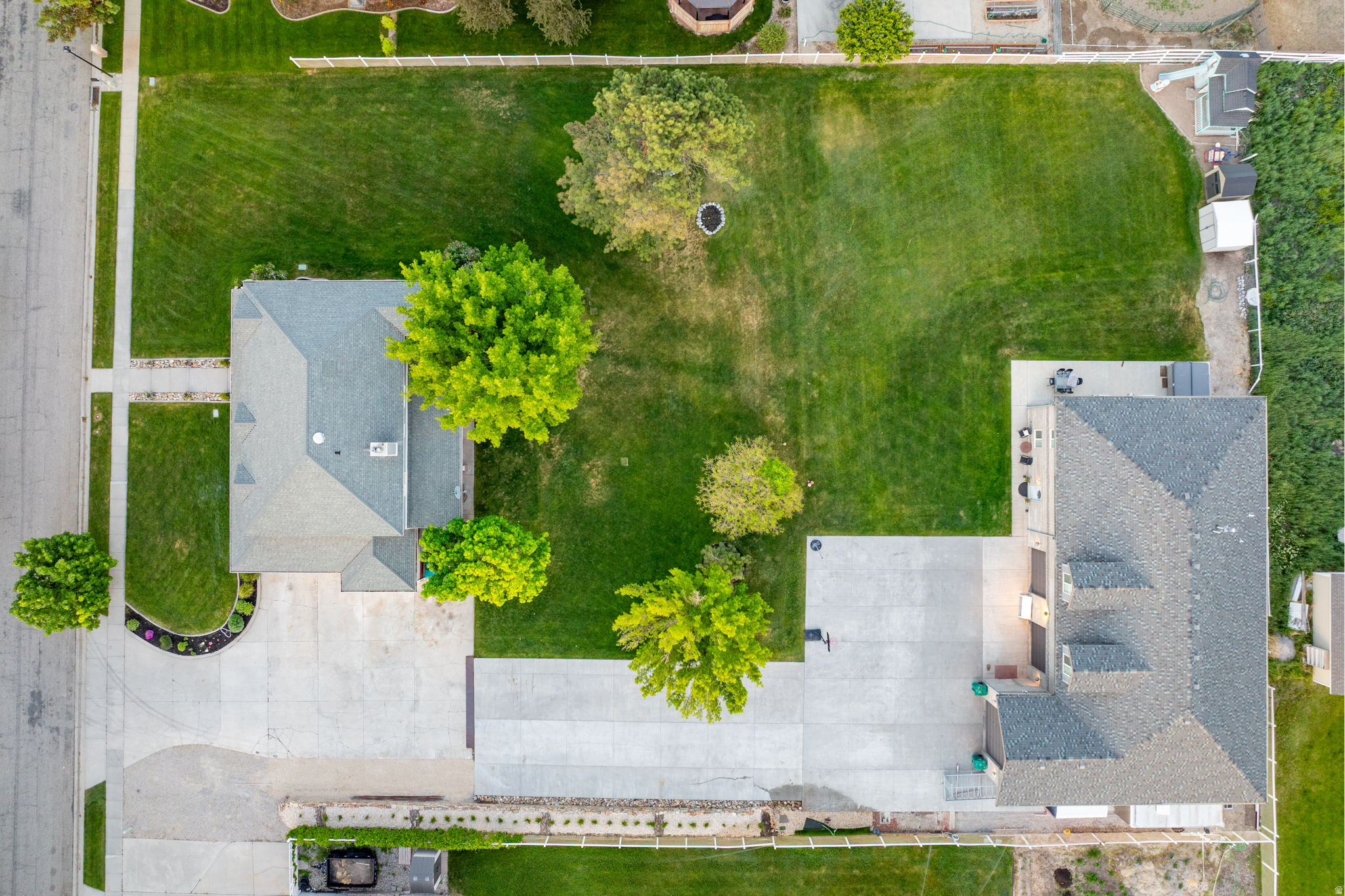 COUNTRY CLASSIC ESTATES - Residential