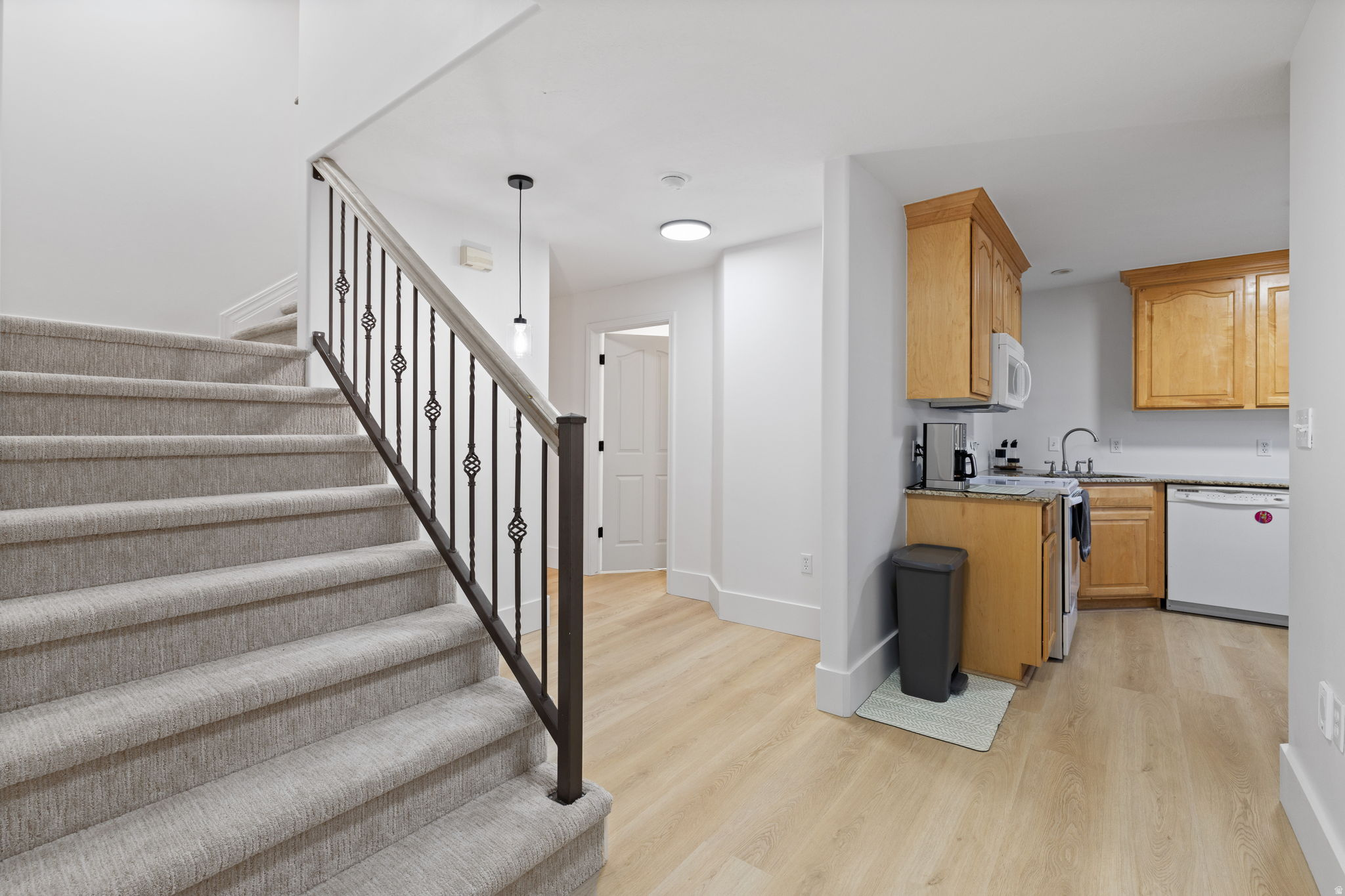 COUNTRY CLASSIC ESTATES - Residential
