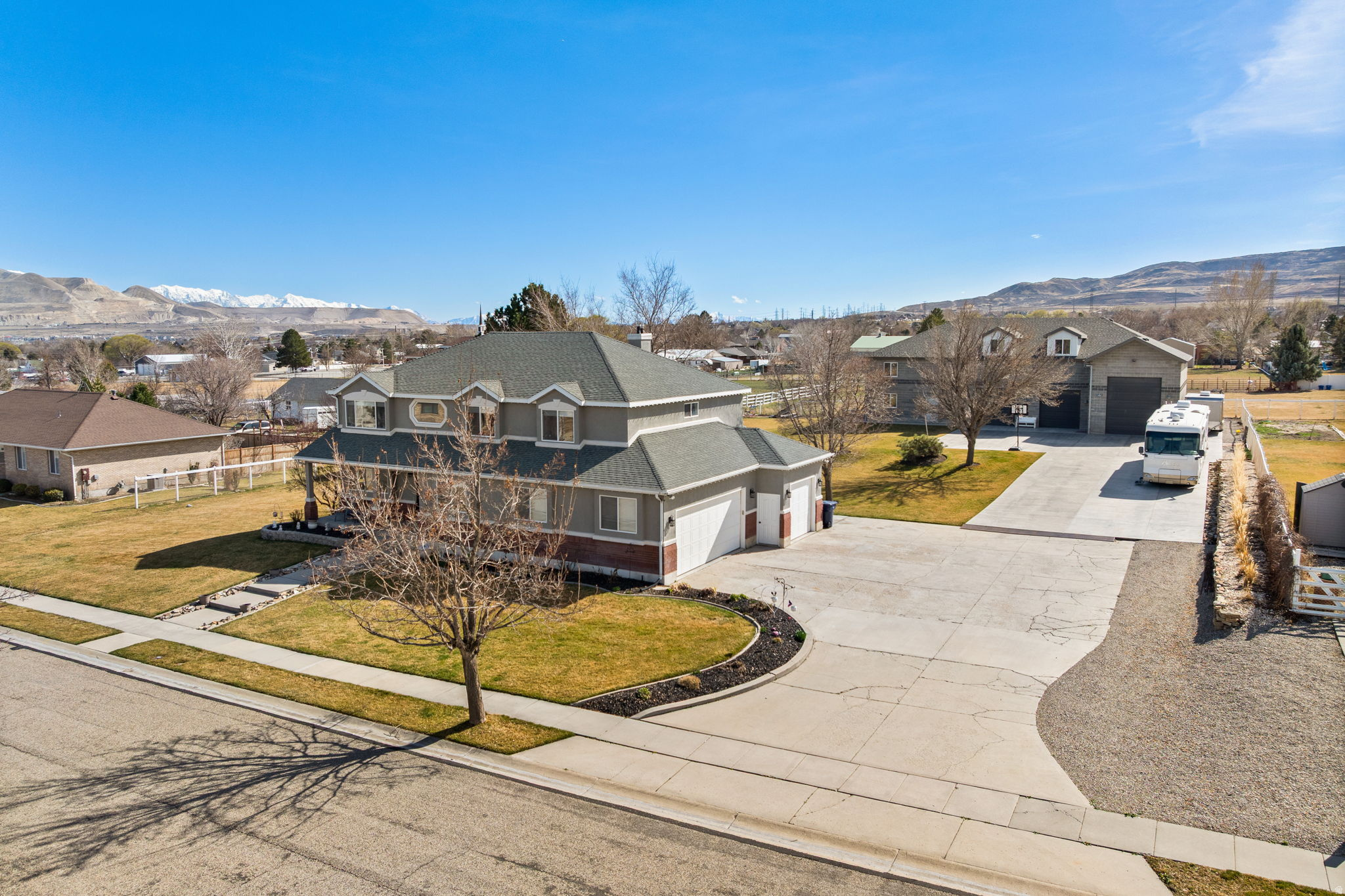 COUNTRY CLASSIC ESTATES - Residential