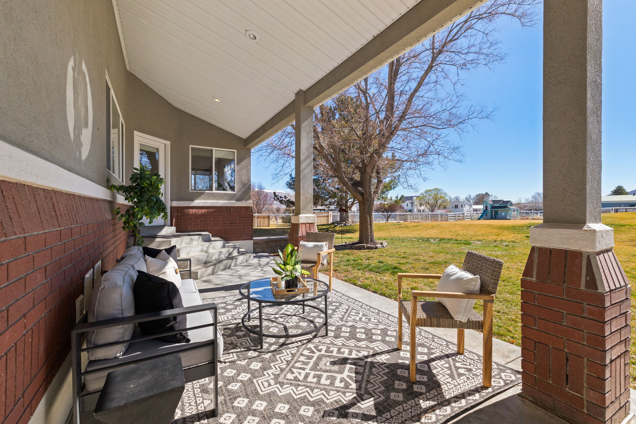COUNTRY CLASSIC ESTATES - Residential