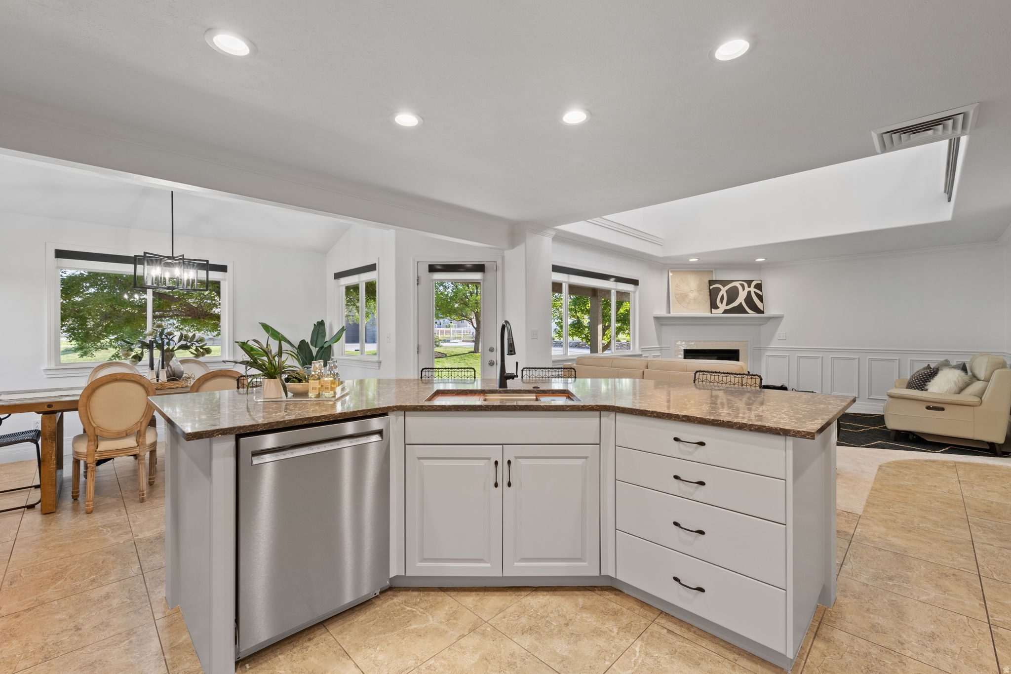 COUNTRY CLASSIC ESTATES - Residential