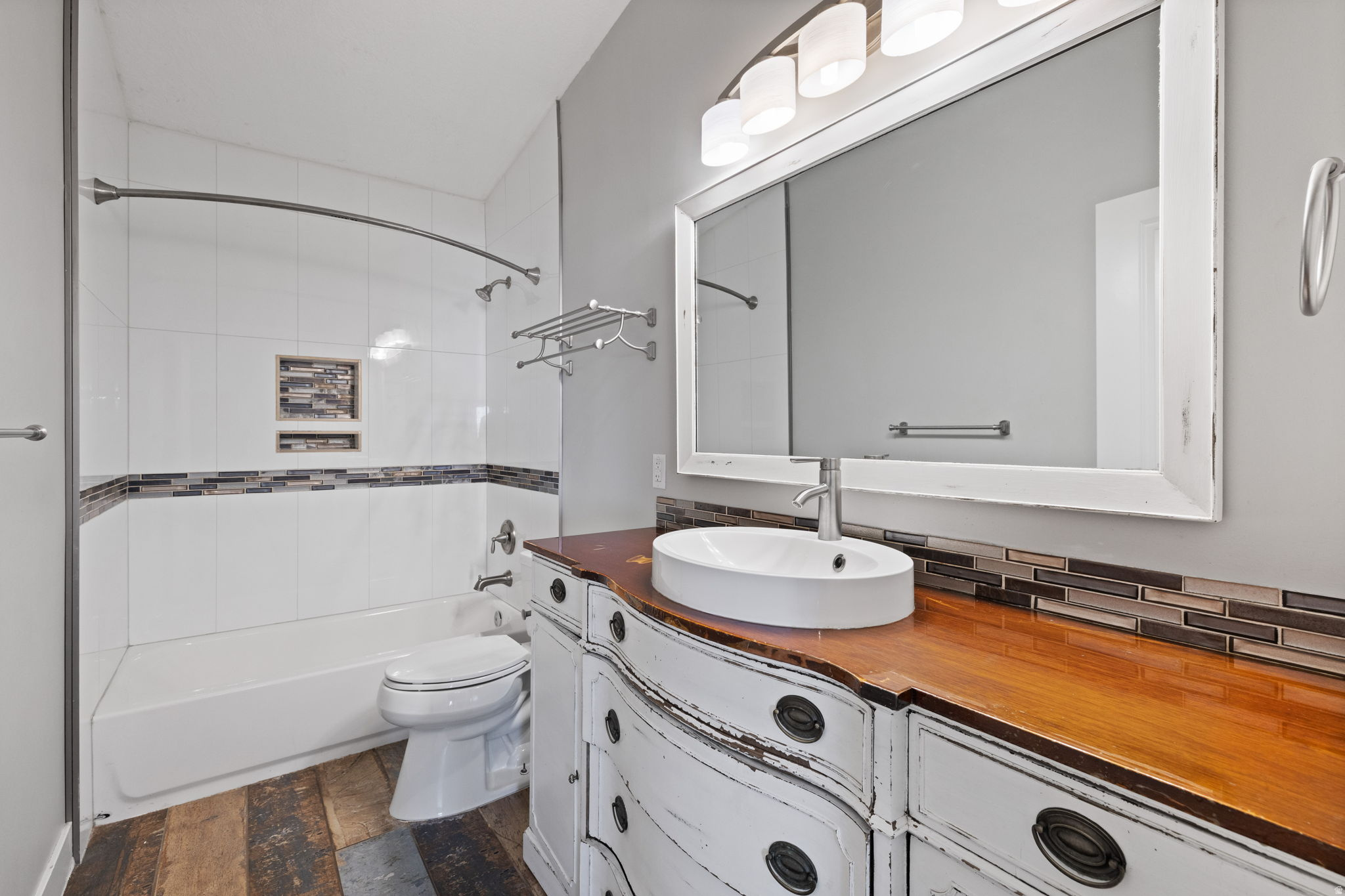 COUNTRY CLASSIC ESTATES - Residential