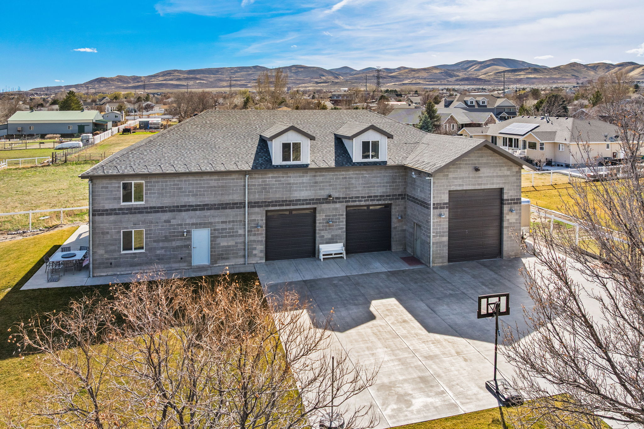 COUNTRY CLASSIC ESTATES - Residential