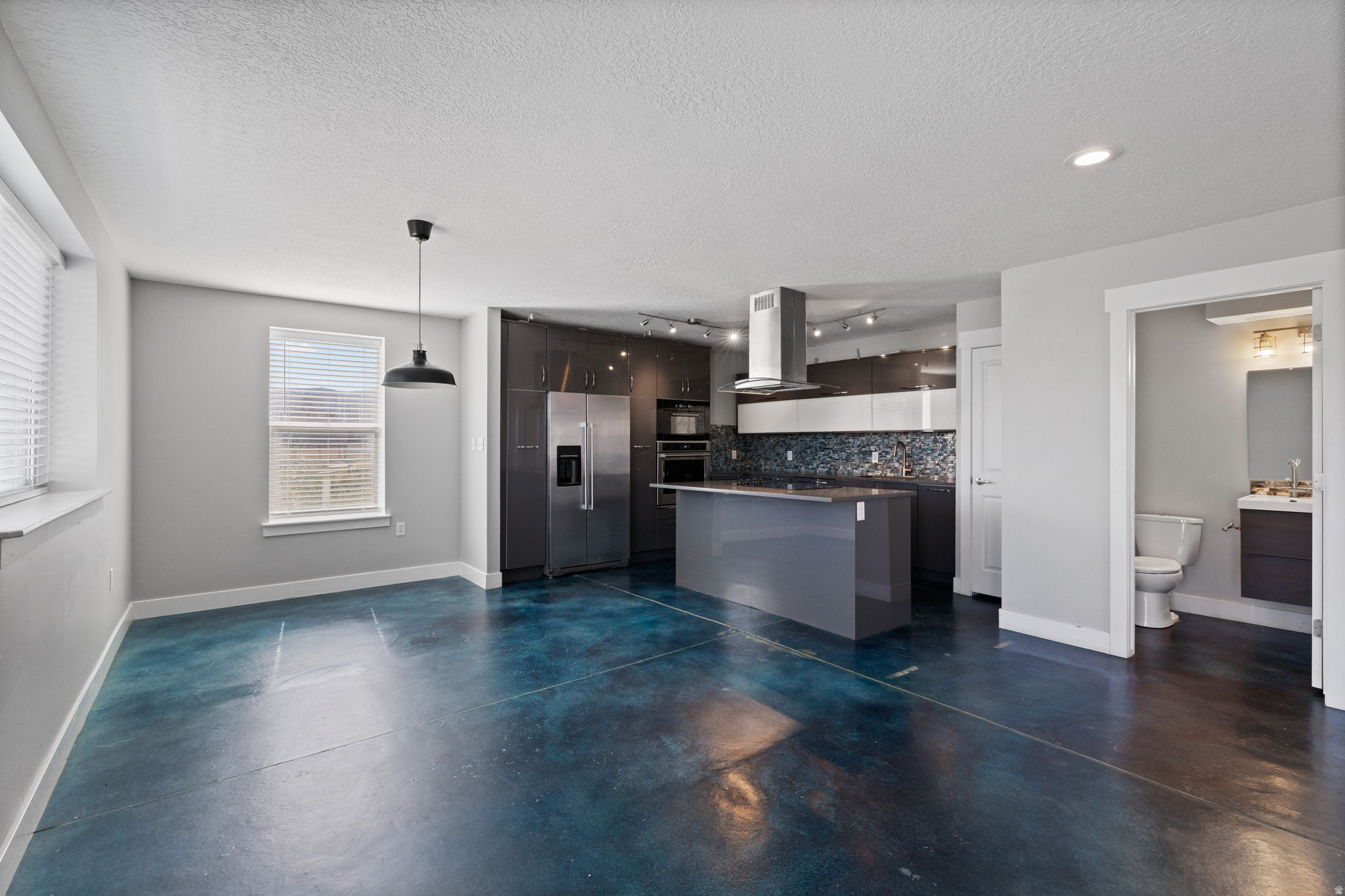 COUNTRY CLASSIC ESTATES - Residential