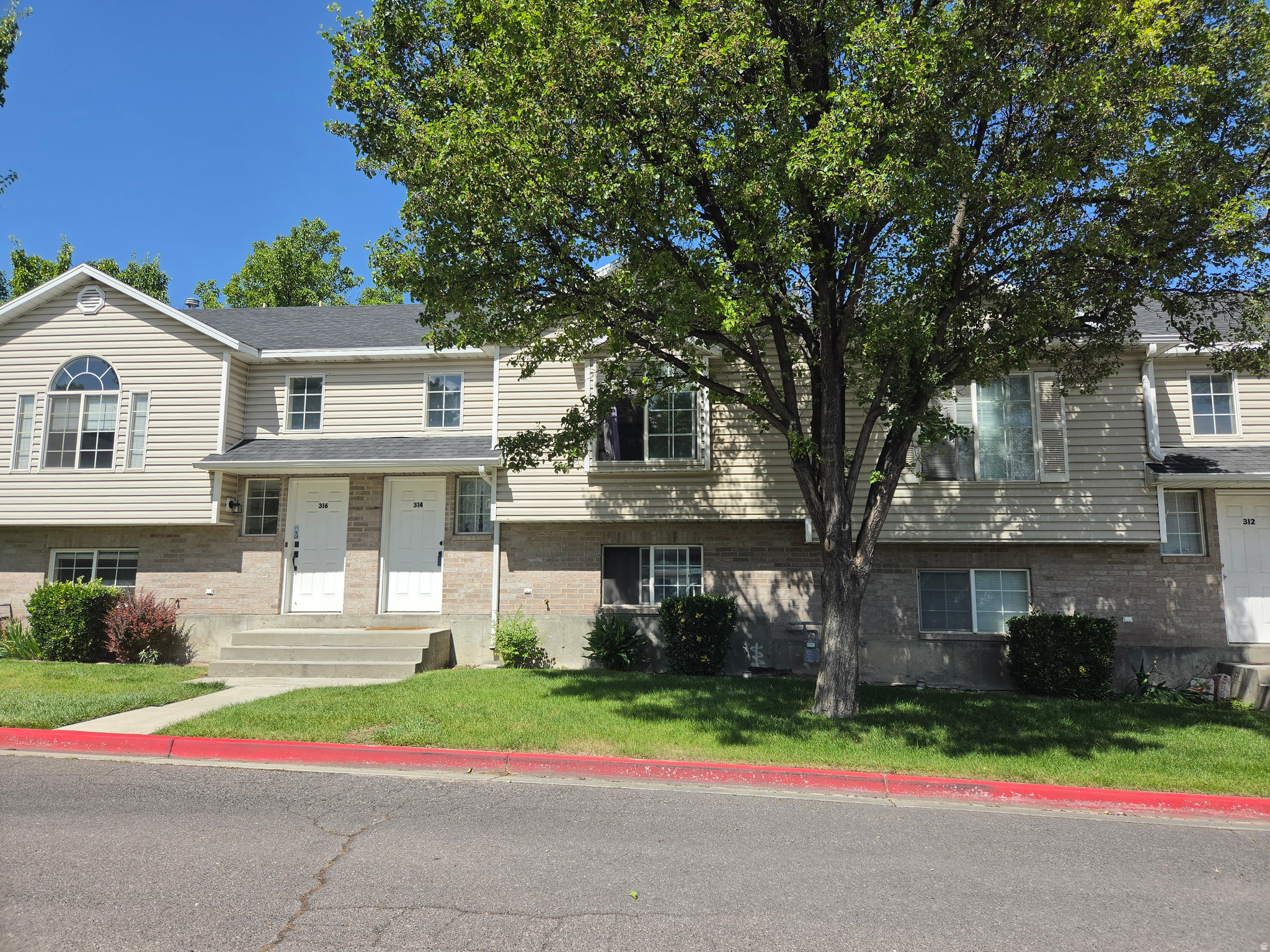Legally a condo, but lives like a townhome! HOA maintains the exterior and yard. Brand-new water heater, fresh paint, and a well-kept interior. Conveniently located near shopping, dining, and freeway access.   Buyer and Buyer's Agent are advised to independently verify all information, including but not limited to square footage, property boundaries, HOA information, fees, amenities, zoning, taxes, schools, and all MLS data. Information provided is deemed reliable but is not guaranteed. Buyer to verify all.