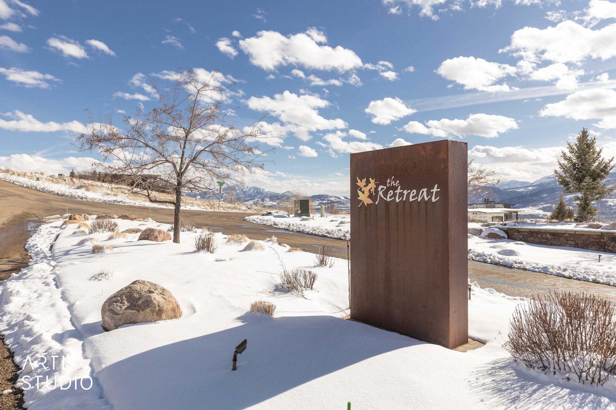 THE RETREAT - Land
