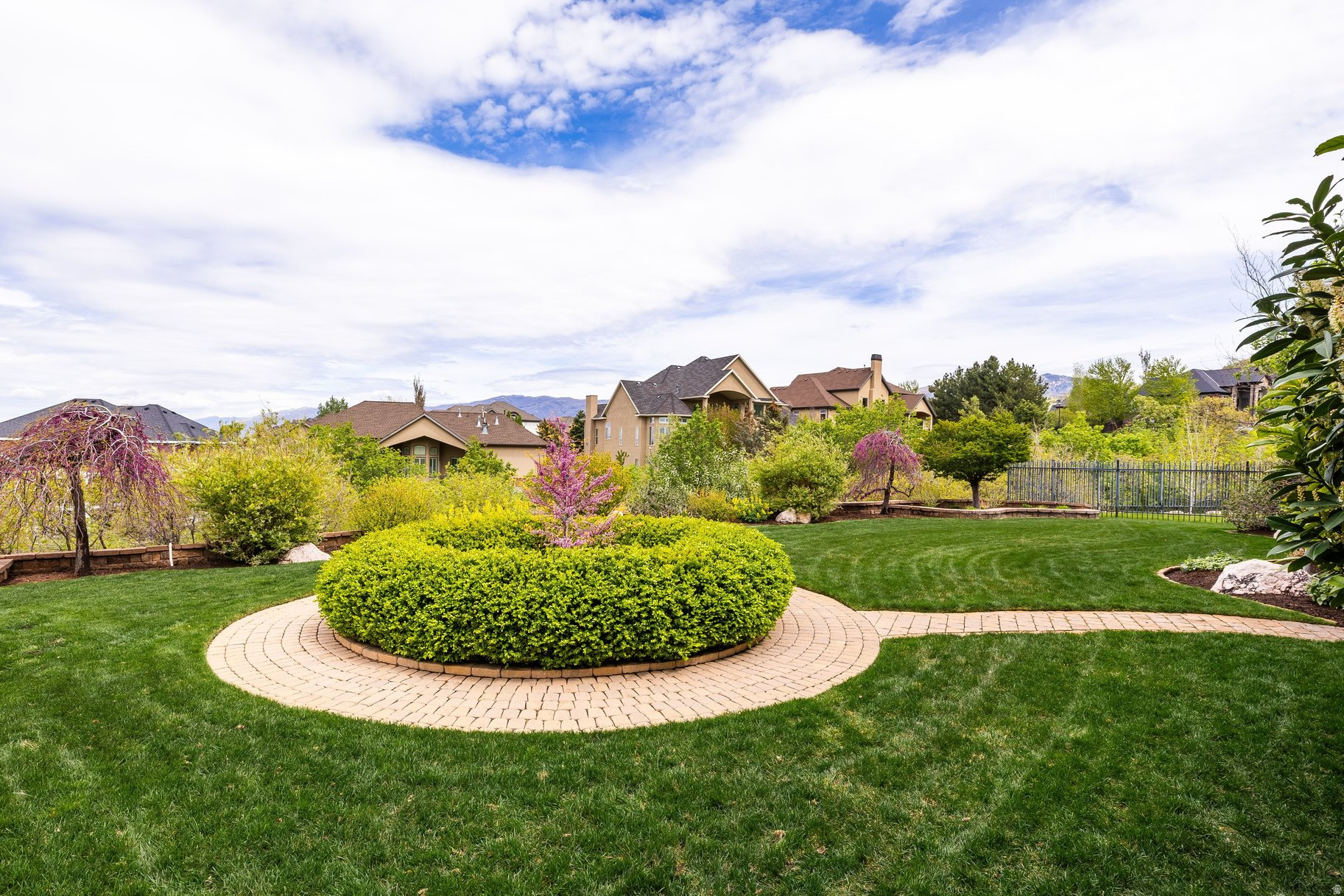 EAGLEPOINTE ESTATES - Residential