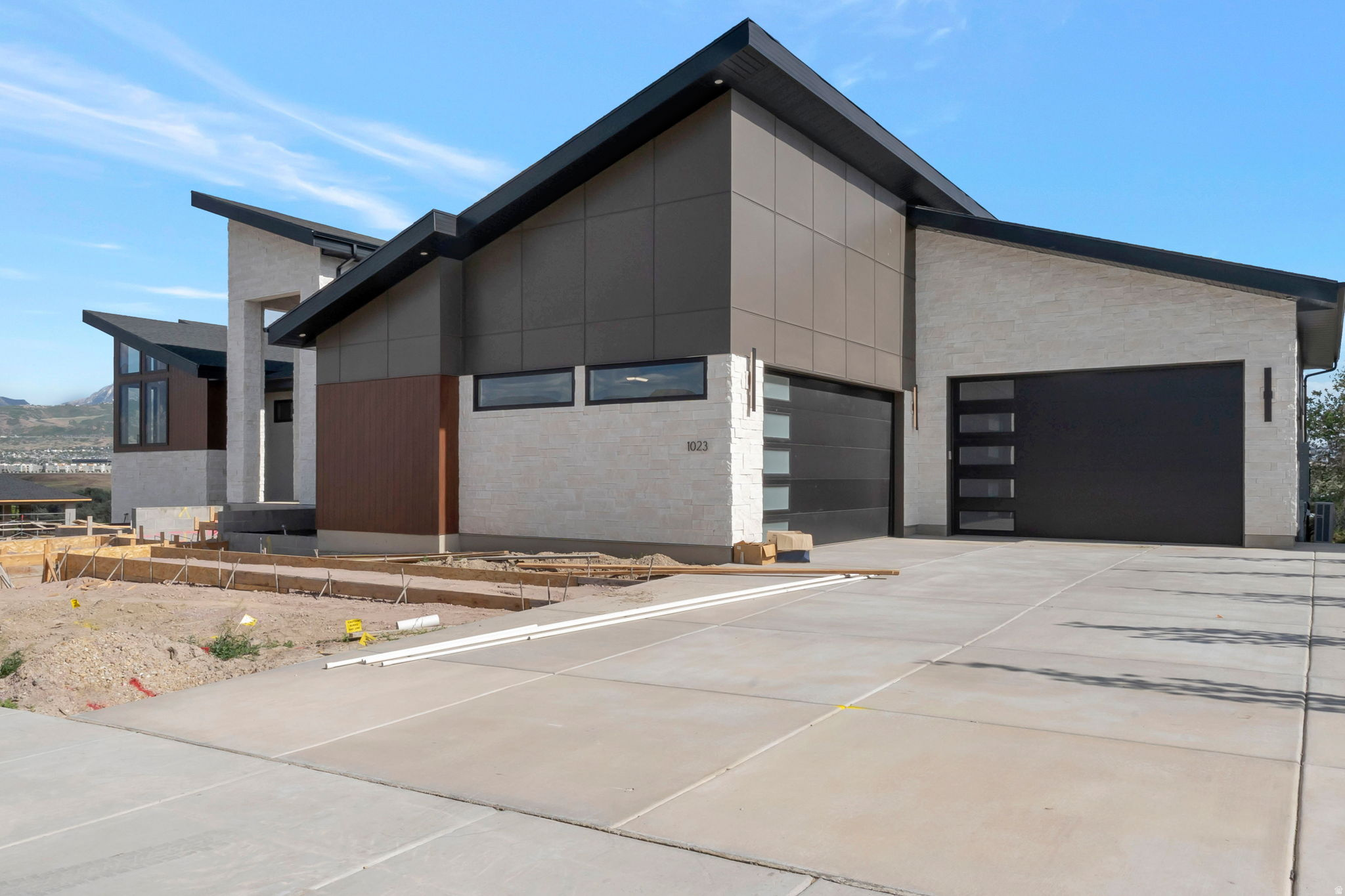 RIVER RIDGE - Residential