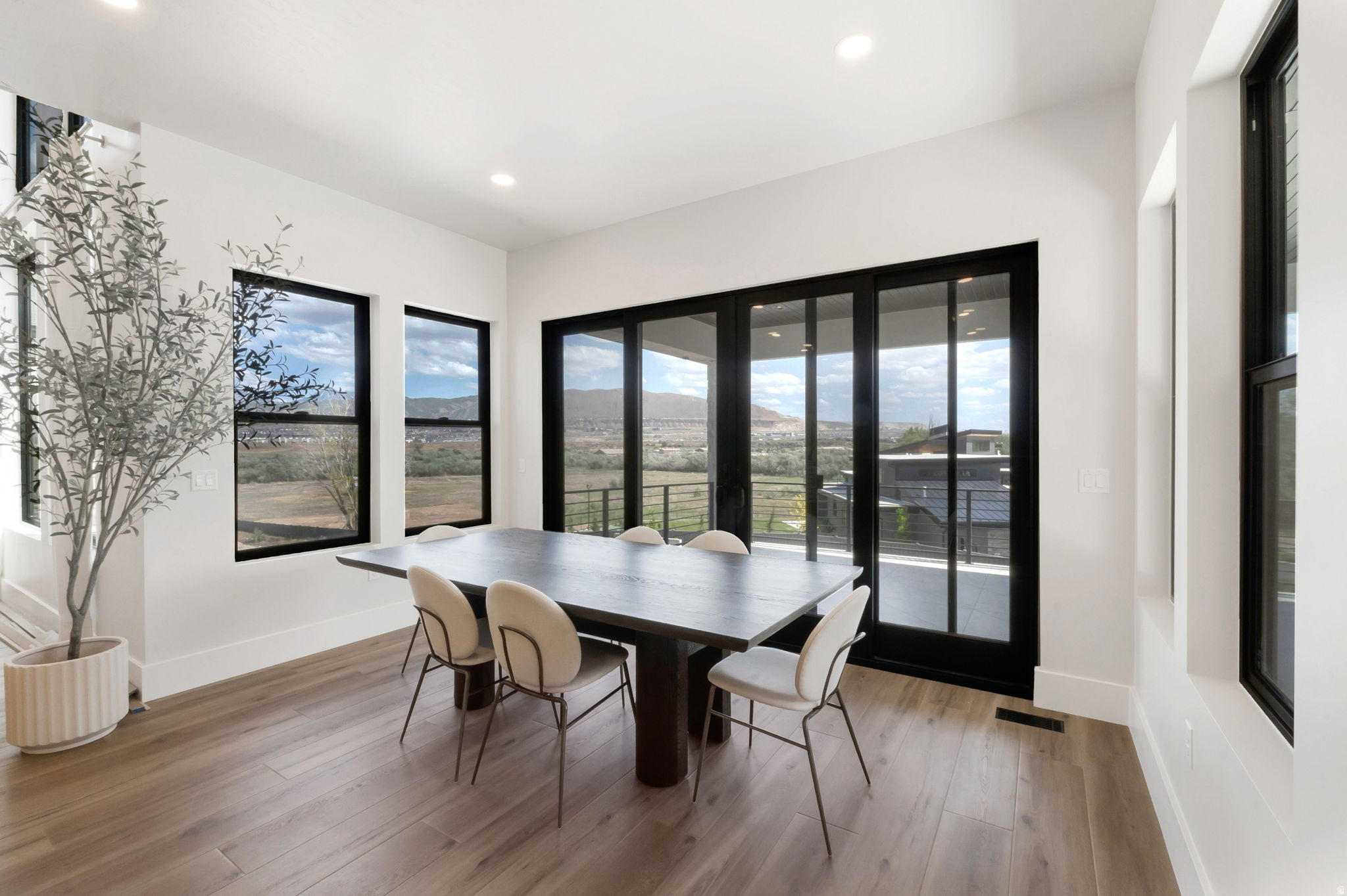 RIVER RIDGE - Residential