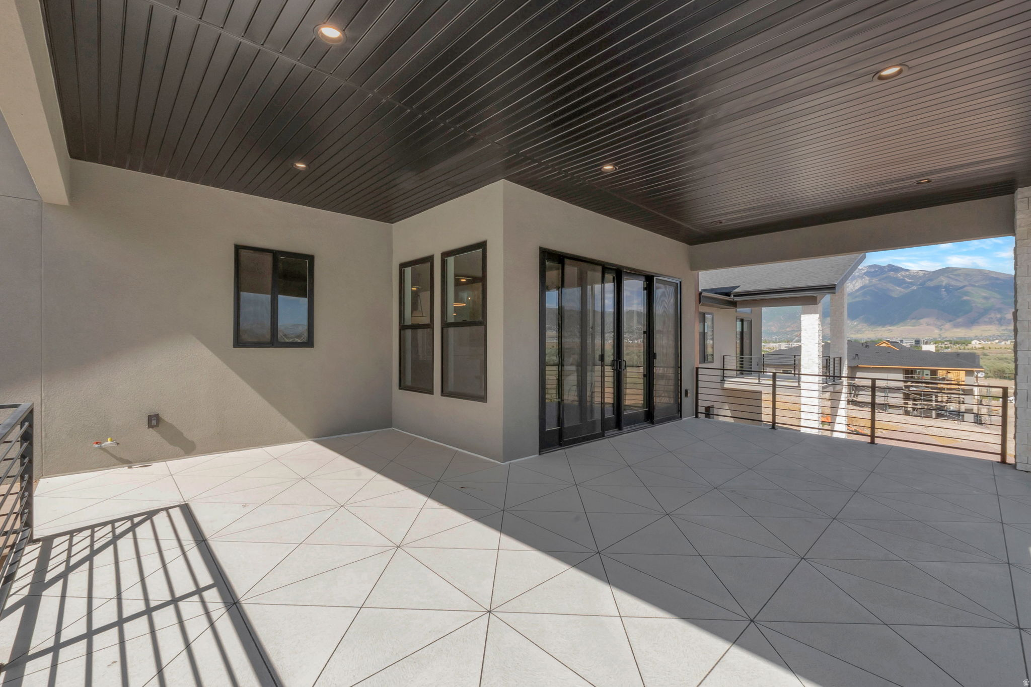 RIVER RIDGE - Residential