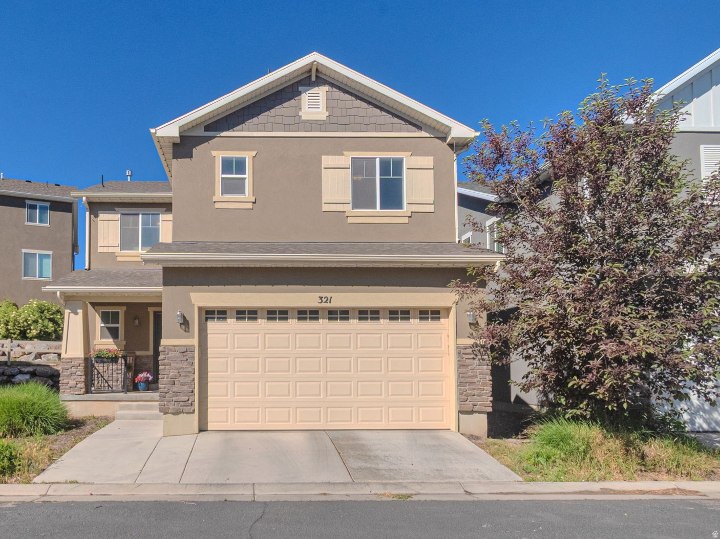 Tucked at the end of a unique cul-de-sac, this charming Saratoga Springs home offers comfort and a functional layout with 3 bedrooms and 2.5 baths. Enjoy open-concept living, a spacious kitchen, and a welcoming atmosphere perfect for both everyday living and entertaining. Conveniently located near parks, golf course, schools, trails, shopping, and outdoor recreation, this home combines peaceful neighborhood living with easy access to everything Saratoga Springs has to offer. Buyer to verify all information, including square footage.