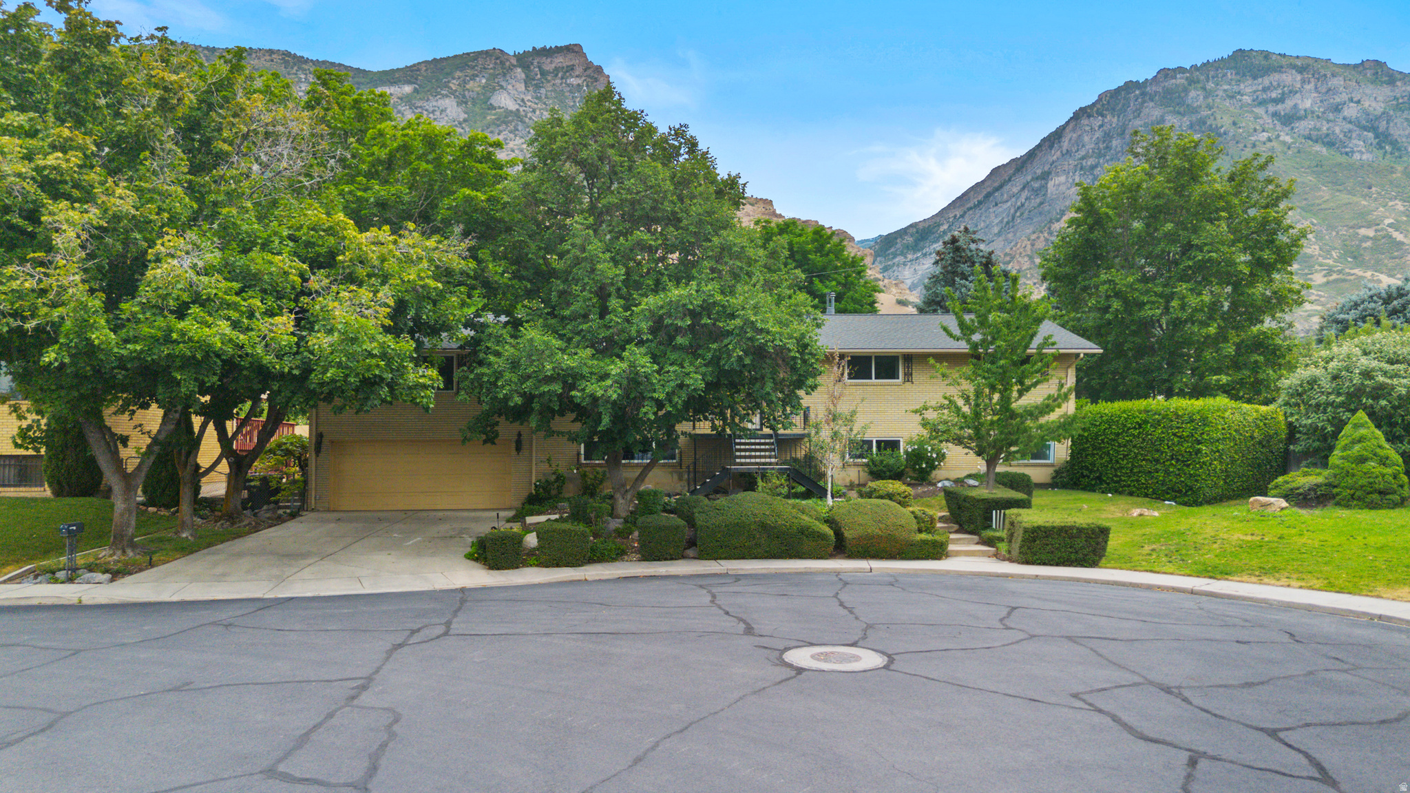 COLONIAL HEIGHTS - Residential