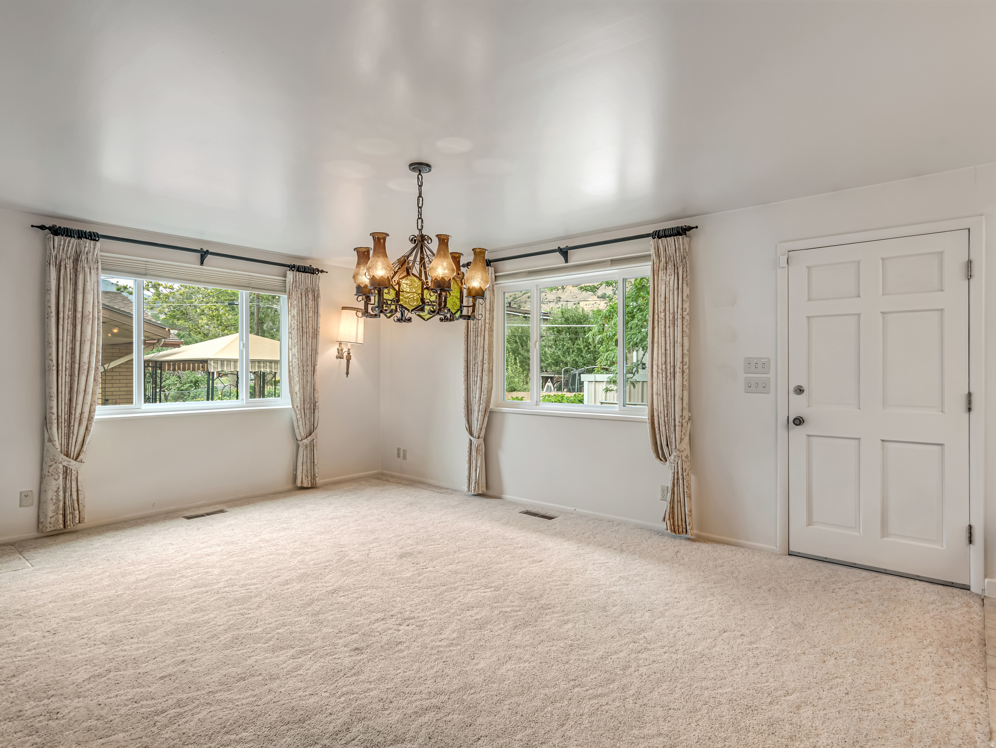 COLONIAL HEIGHTS - Residential