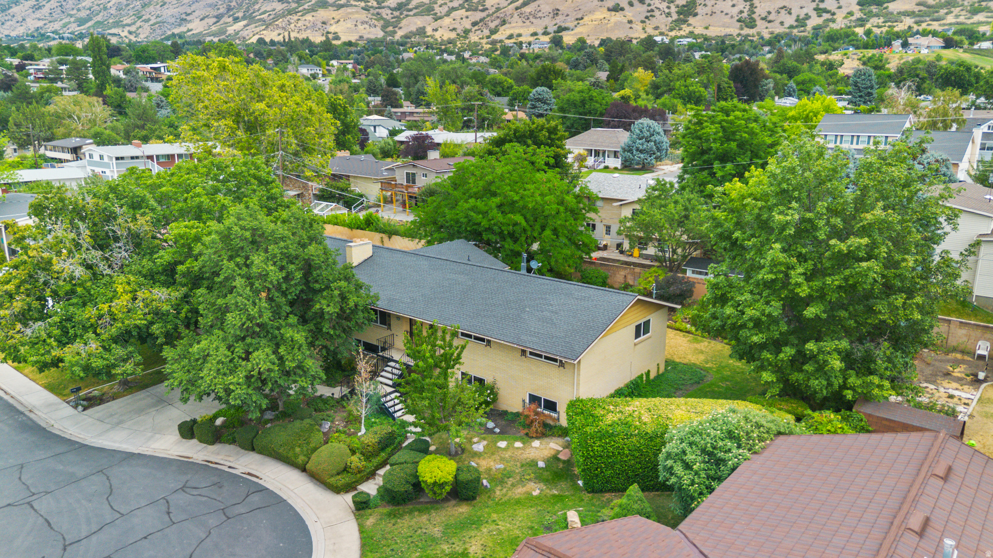 COLONIAL HEIGHTS - Residential