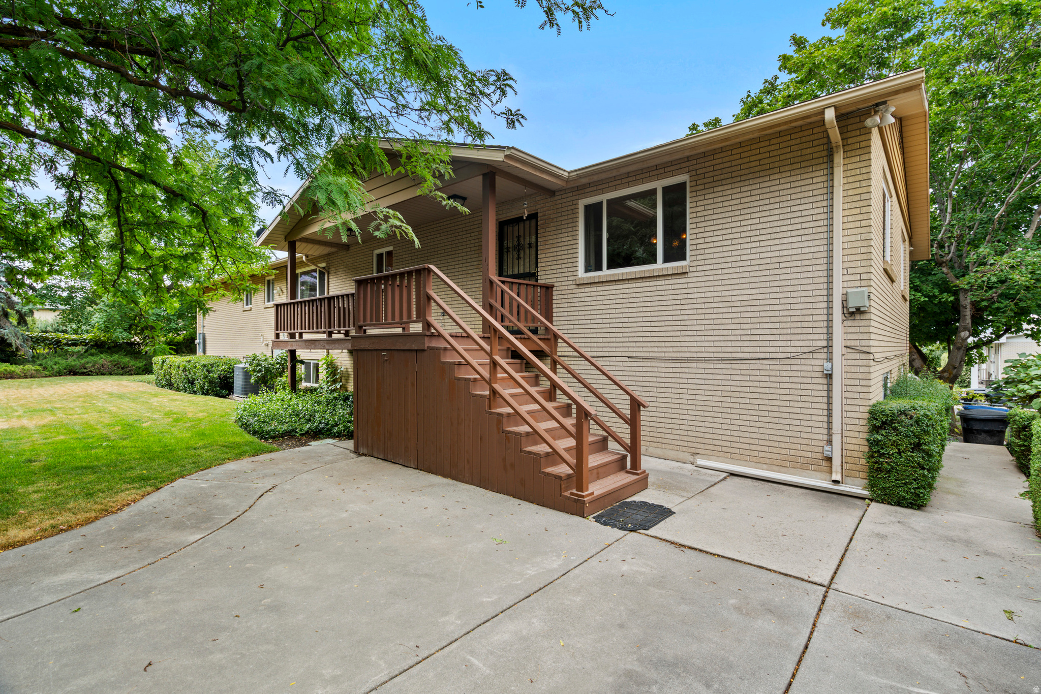 COLONIAL HEIGHTS - Residential