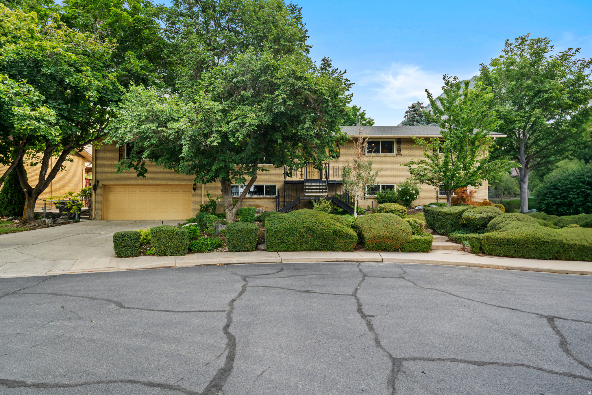 COLONIAL HEIGHTS - Residential