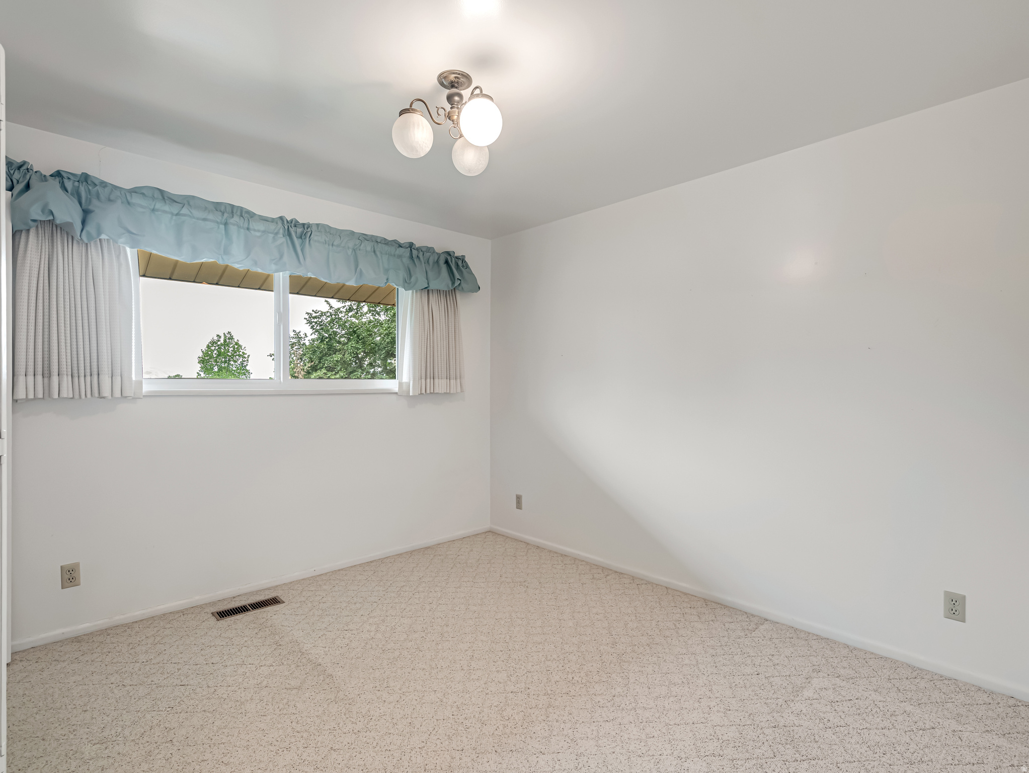 COLONIAL HEIGHTS - Residential