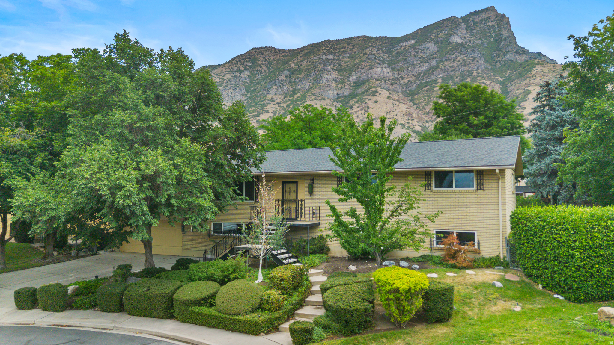 COLONIAL HEIGHTS - Residential